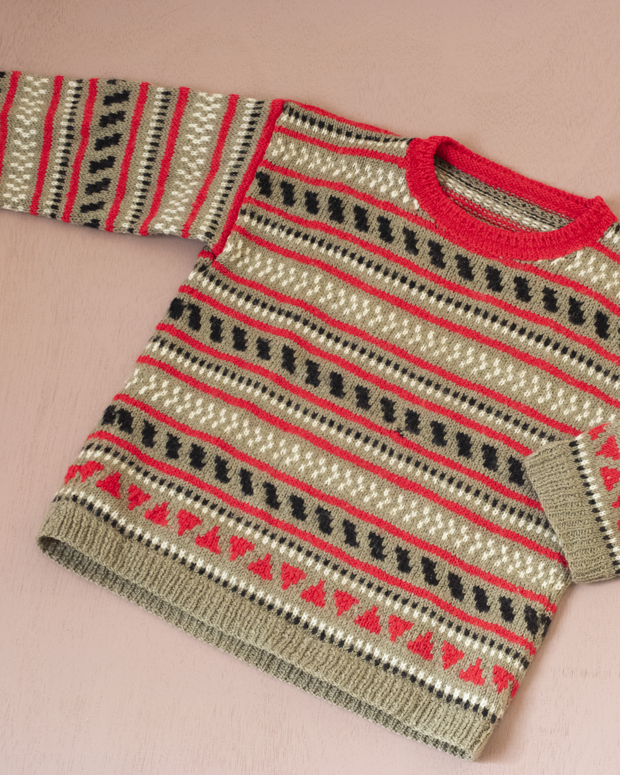 סריג צמר אדום ואפור | 6-7 שנים