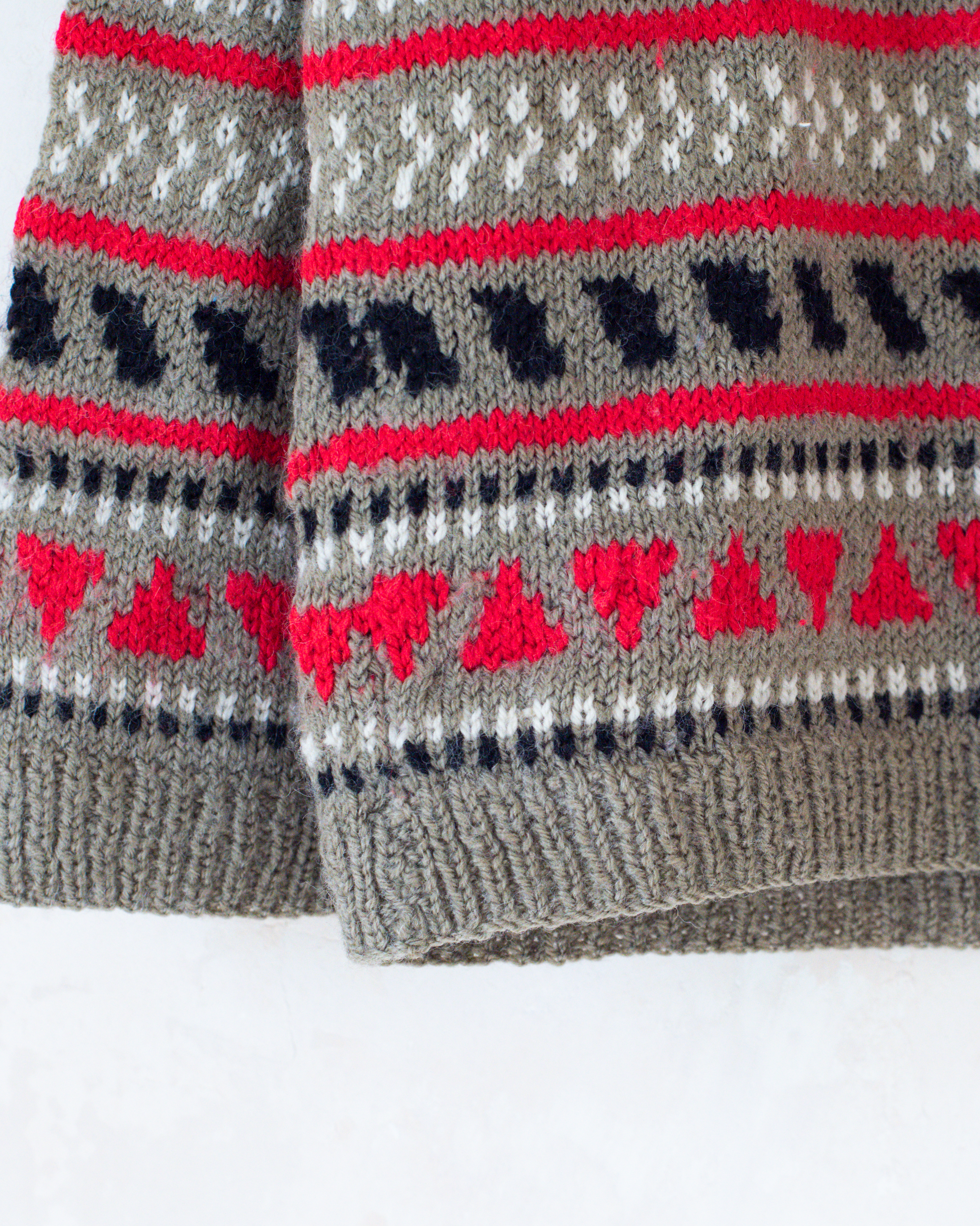 סריג צמר אדום ואפור | 6-7 שנים