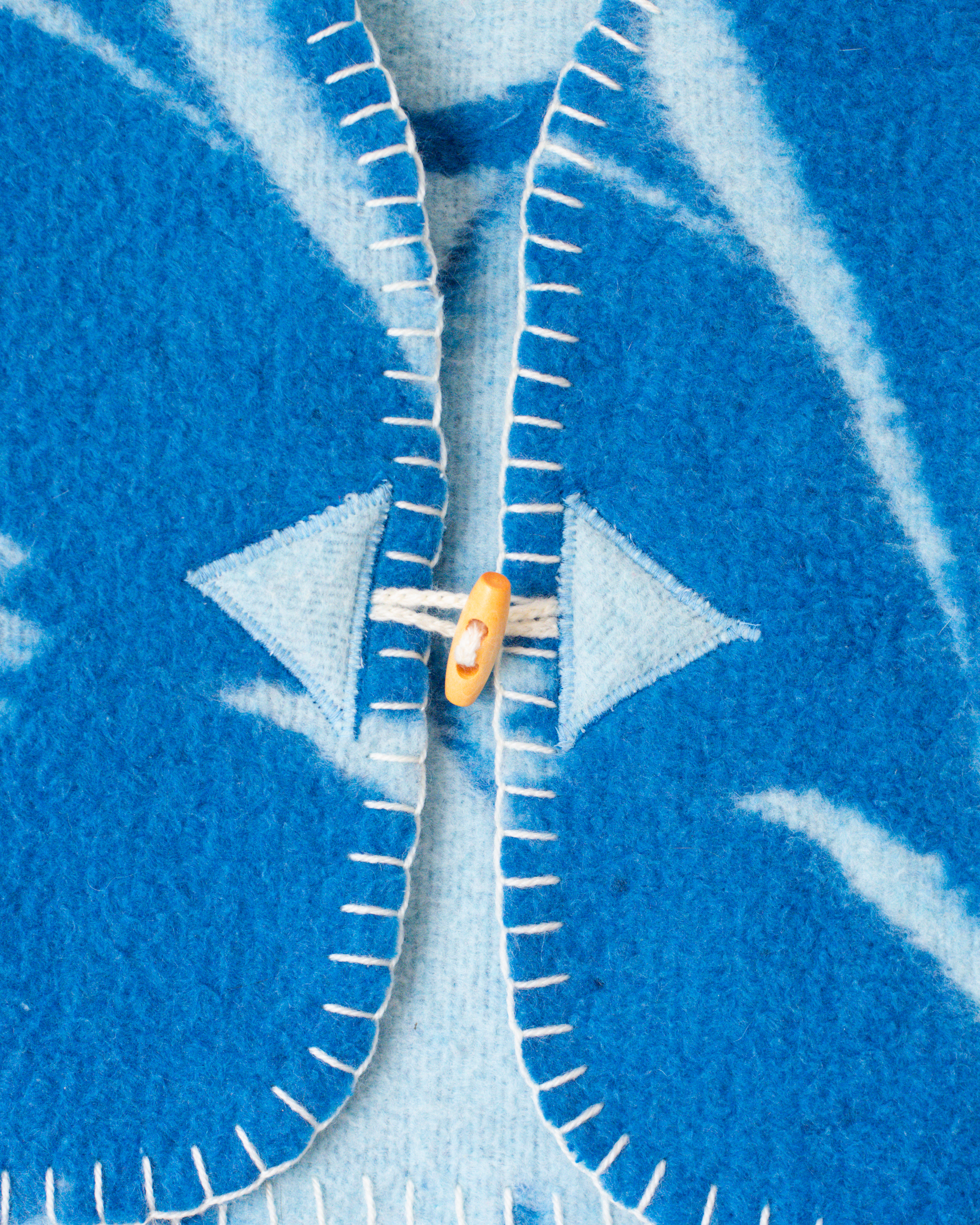 אפודת צמר ממוחדשת כחולה פרחונית | 6-7 שנים