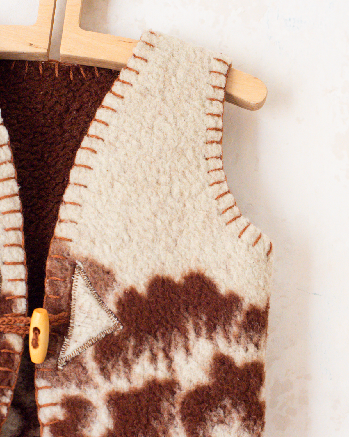 Upcycled beige wool vest with flowers | 9-12 months