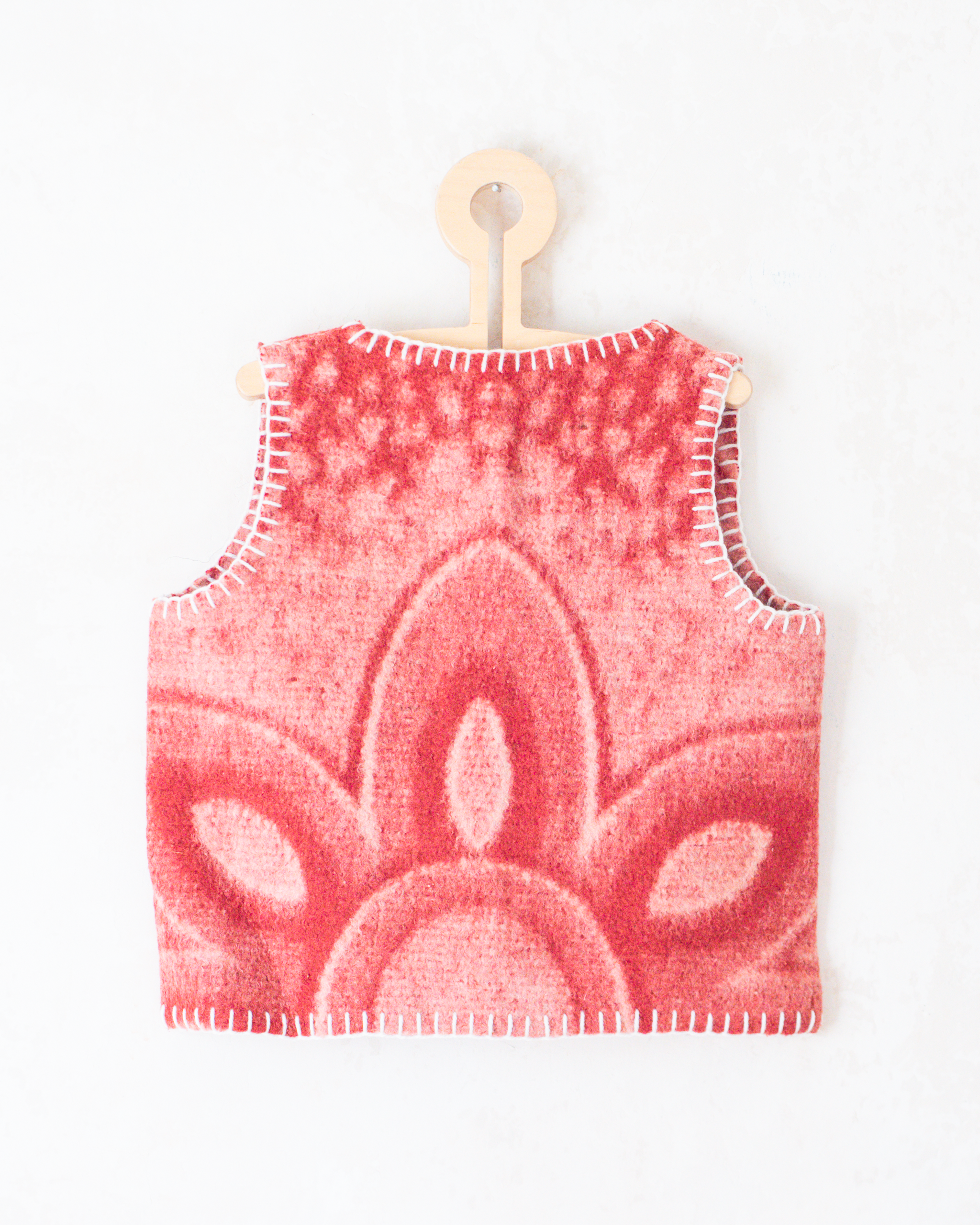 אפודת צמר ממוחדשת פרחונית ורודה | 4-5 שנים