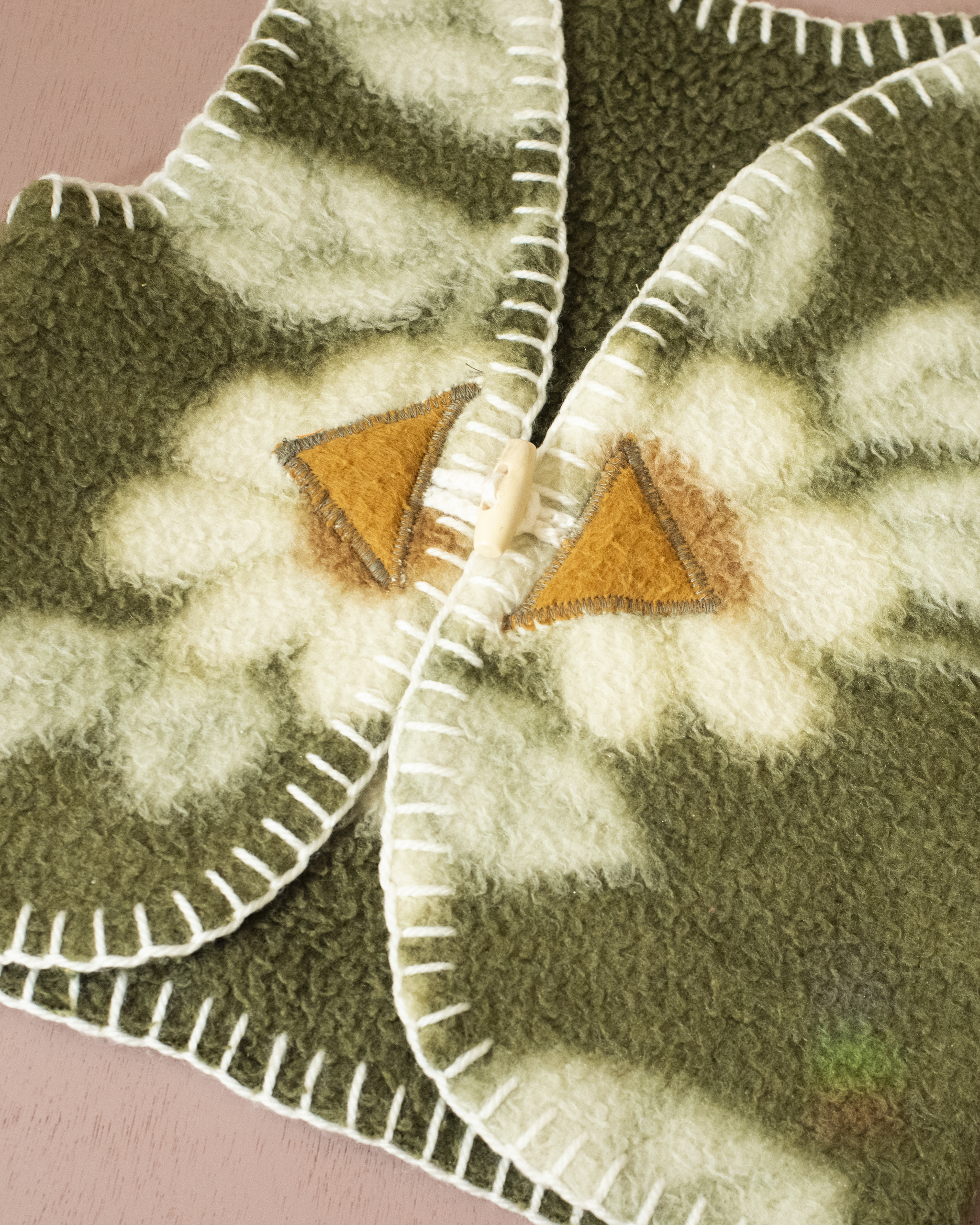 אפודת צמר ממוחדשת פרחונית ירוקה | 9-12 חודשים