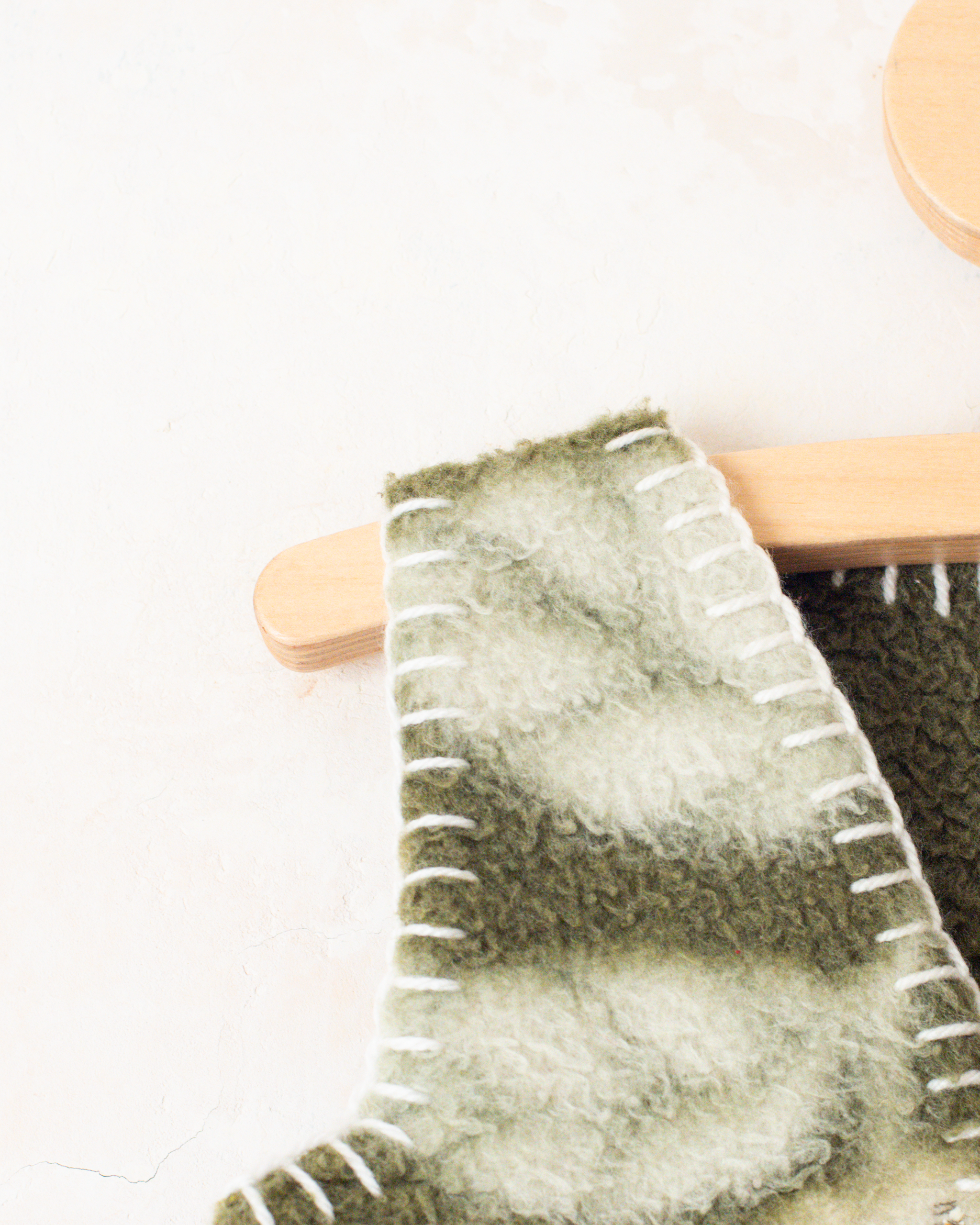 אפודת צמר ממוחדשת פרחונית ירוקה | 9-12 חודשים