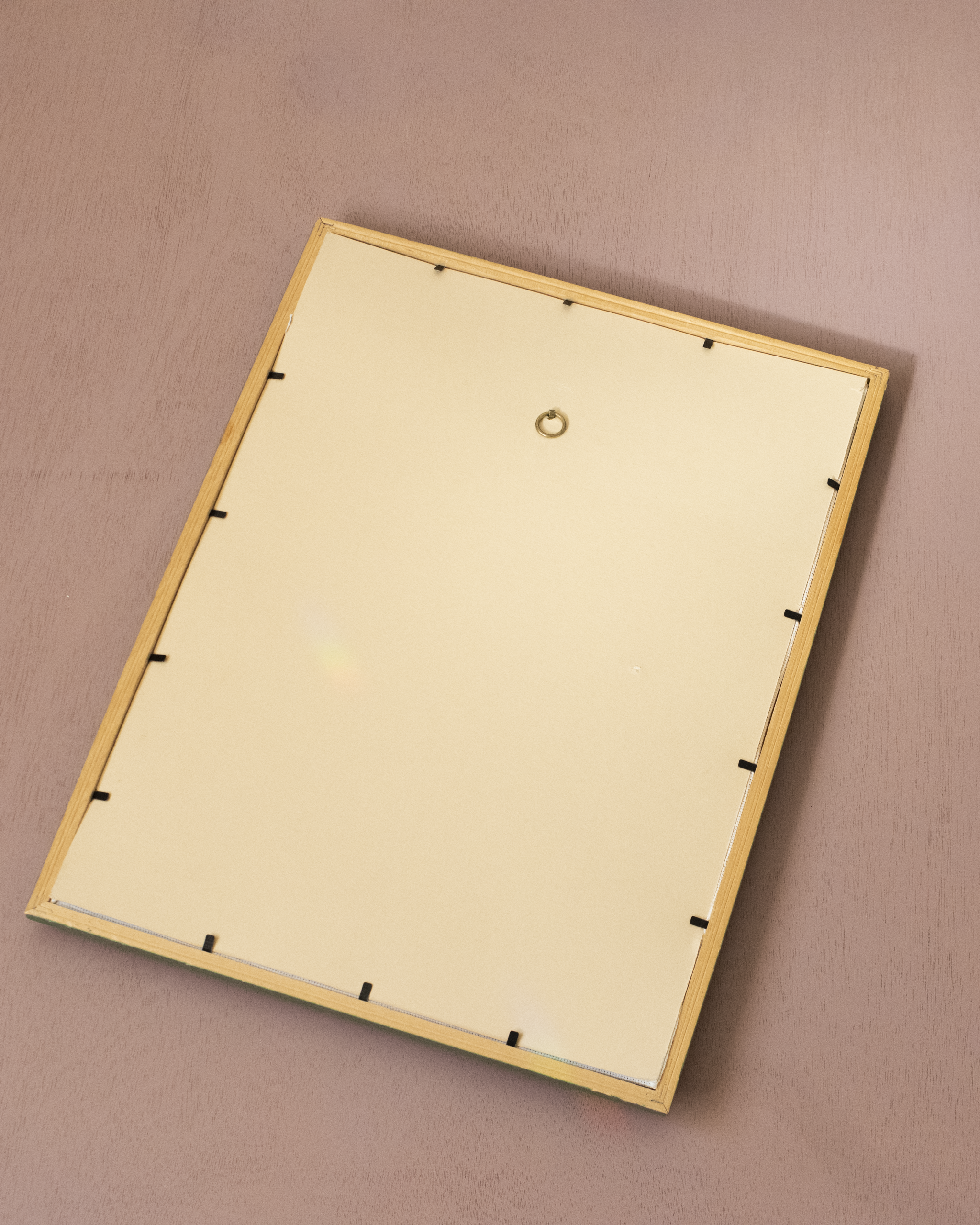 תמונה רקומה עם אותיות והמלך בבר