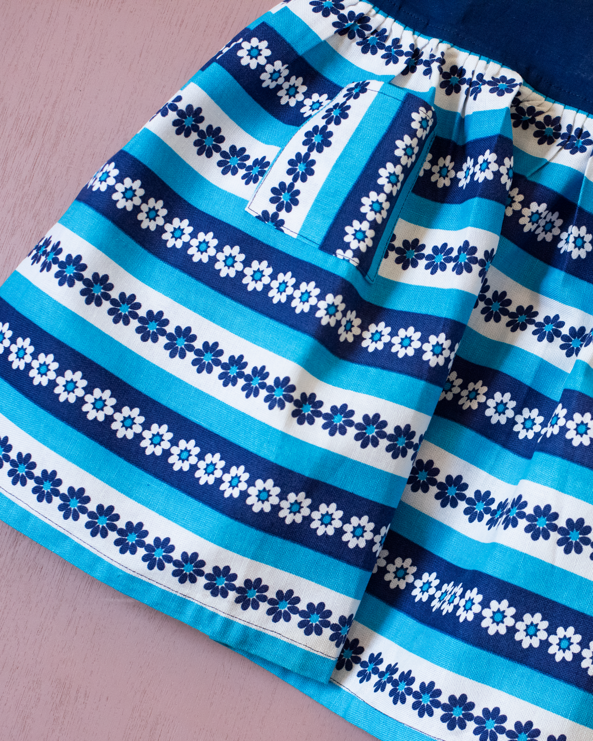 Blue dress with flowers | French deadstock from the 70s | 6-7 years