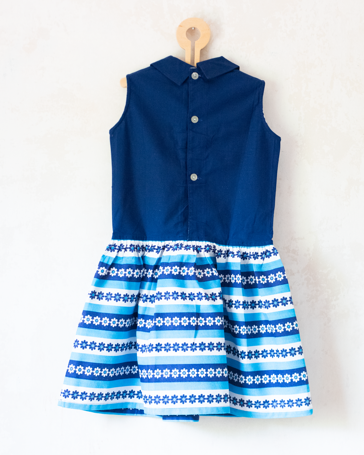 Blue dress with flowers | French deadstock from the 70s | 6-7 years