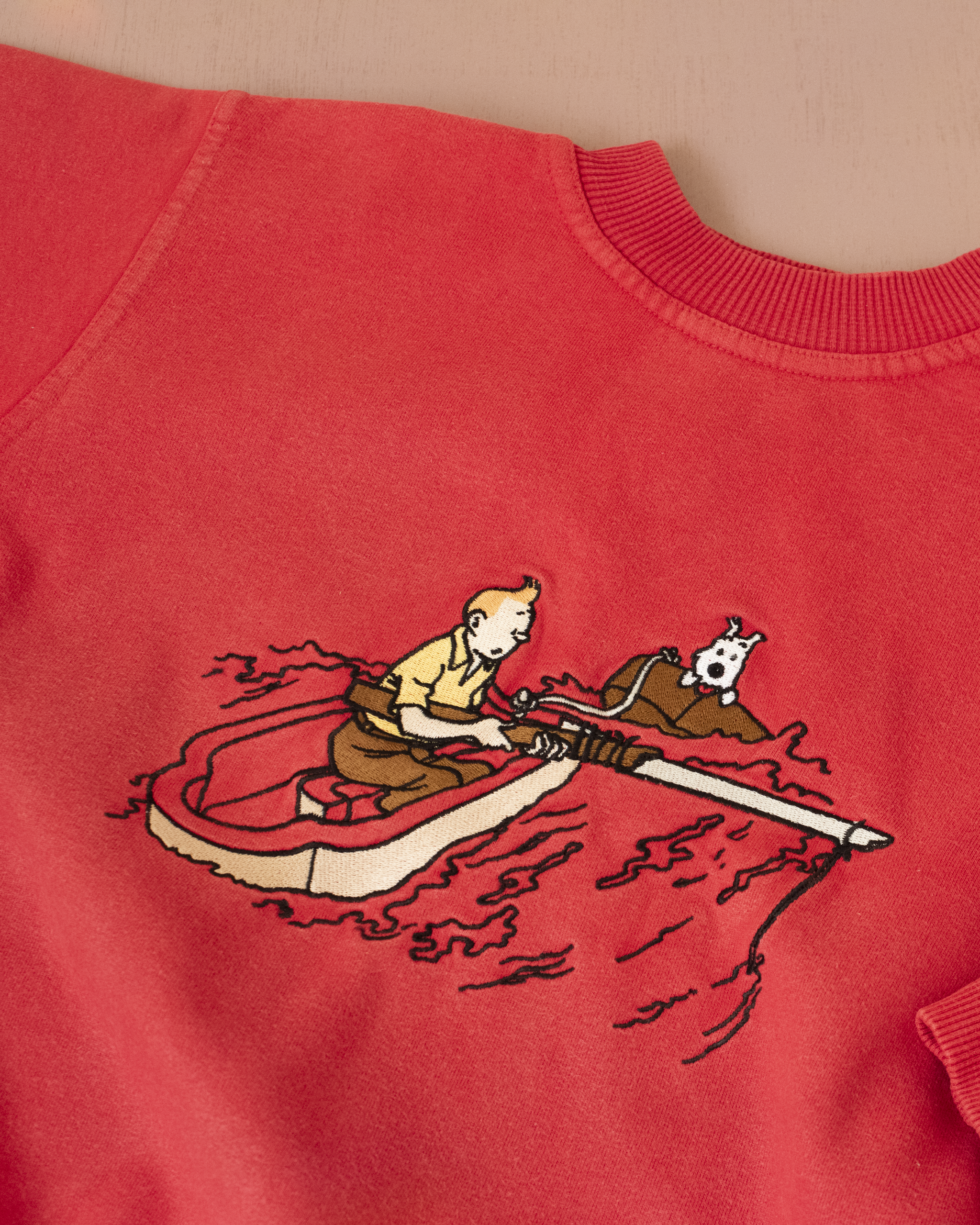 סווטשירט אדום עם רקמה של טינטין ומילו | 5-6 שנים