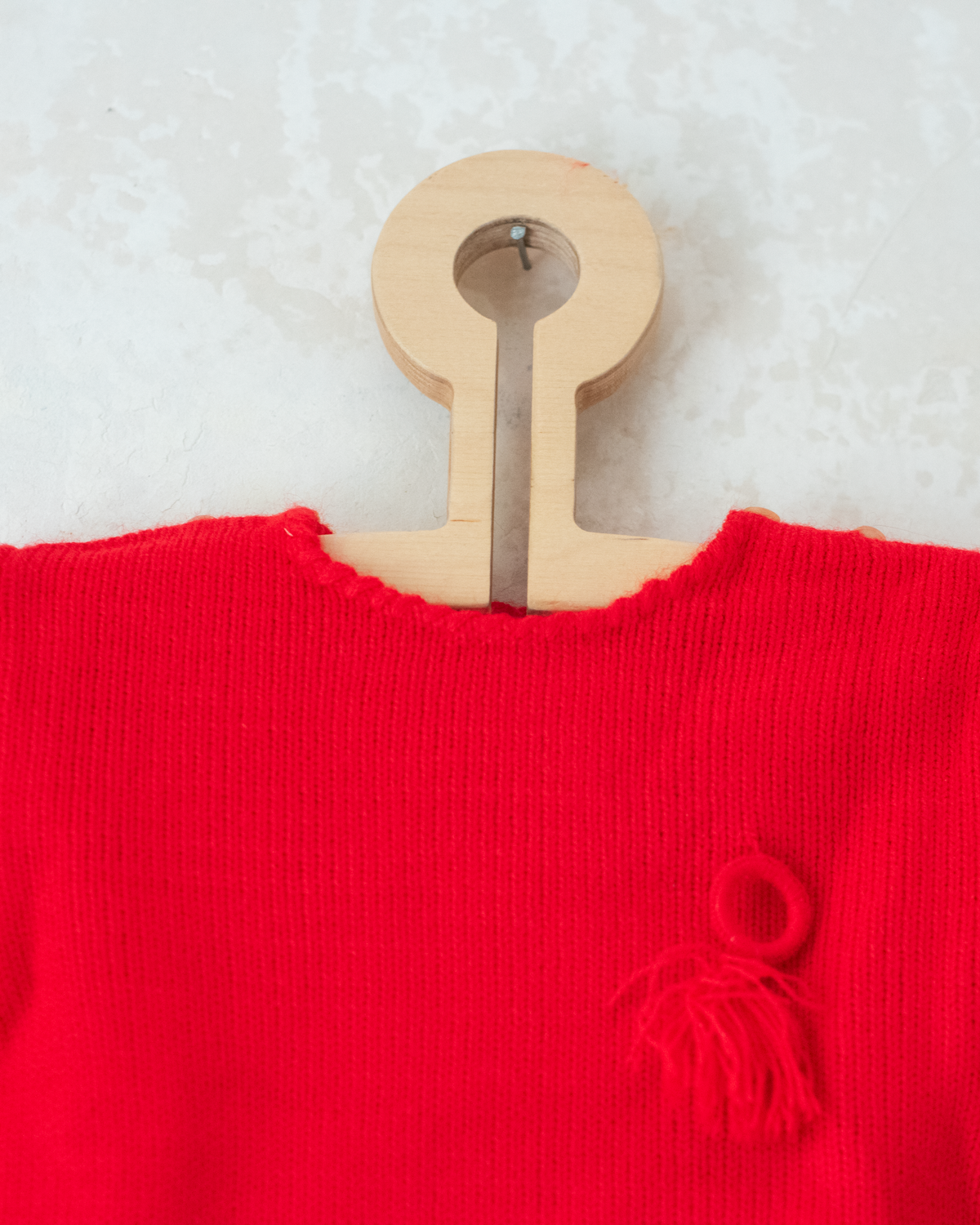Red knit with fringes | French deadstock from the 70s | 9-12 months