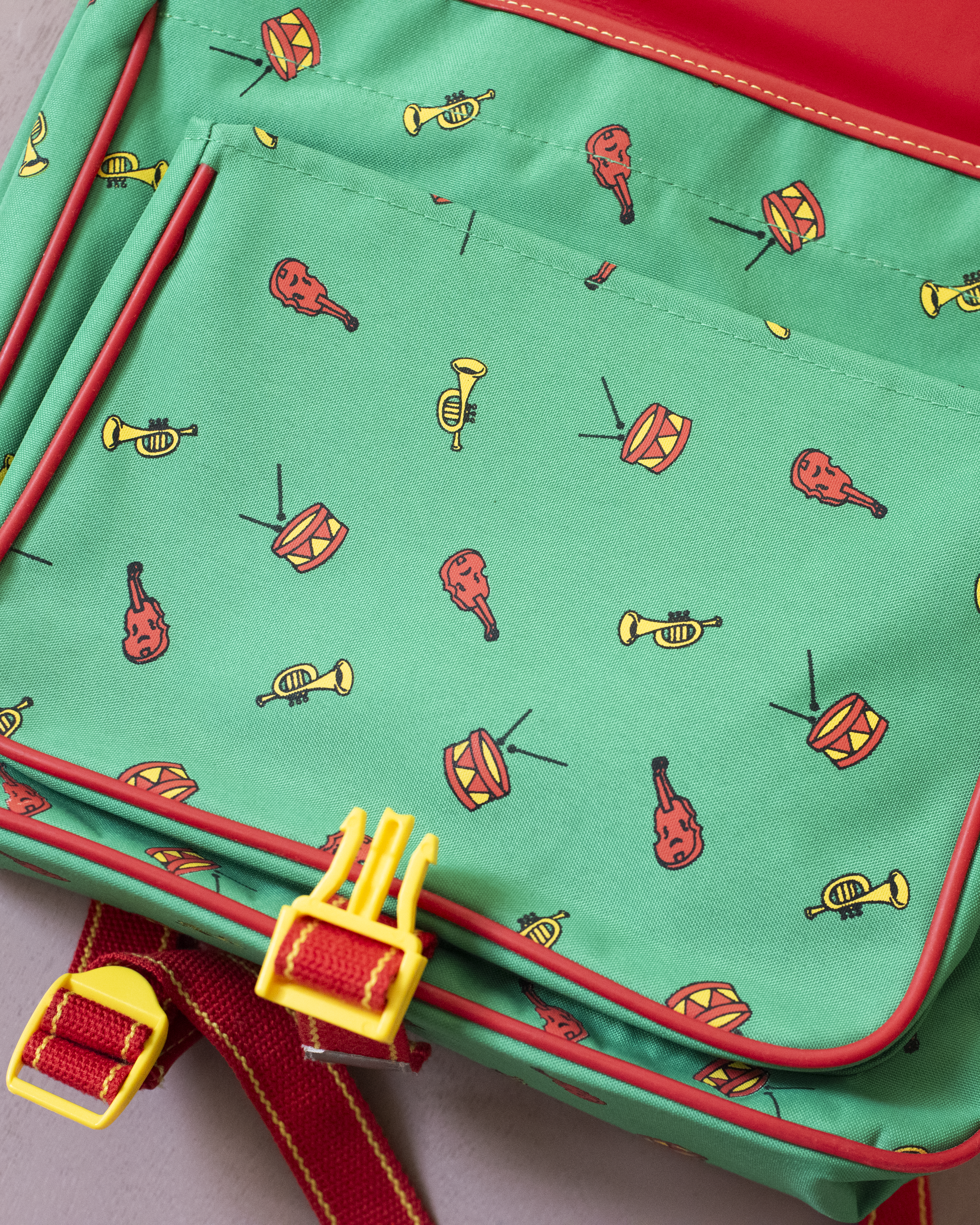 ילקוט ירוק | המלך בבר מנגן