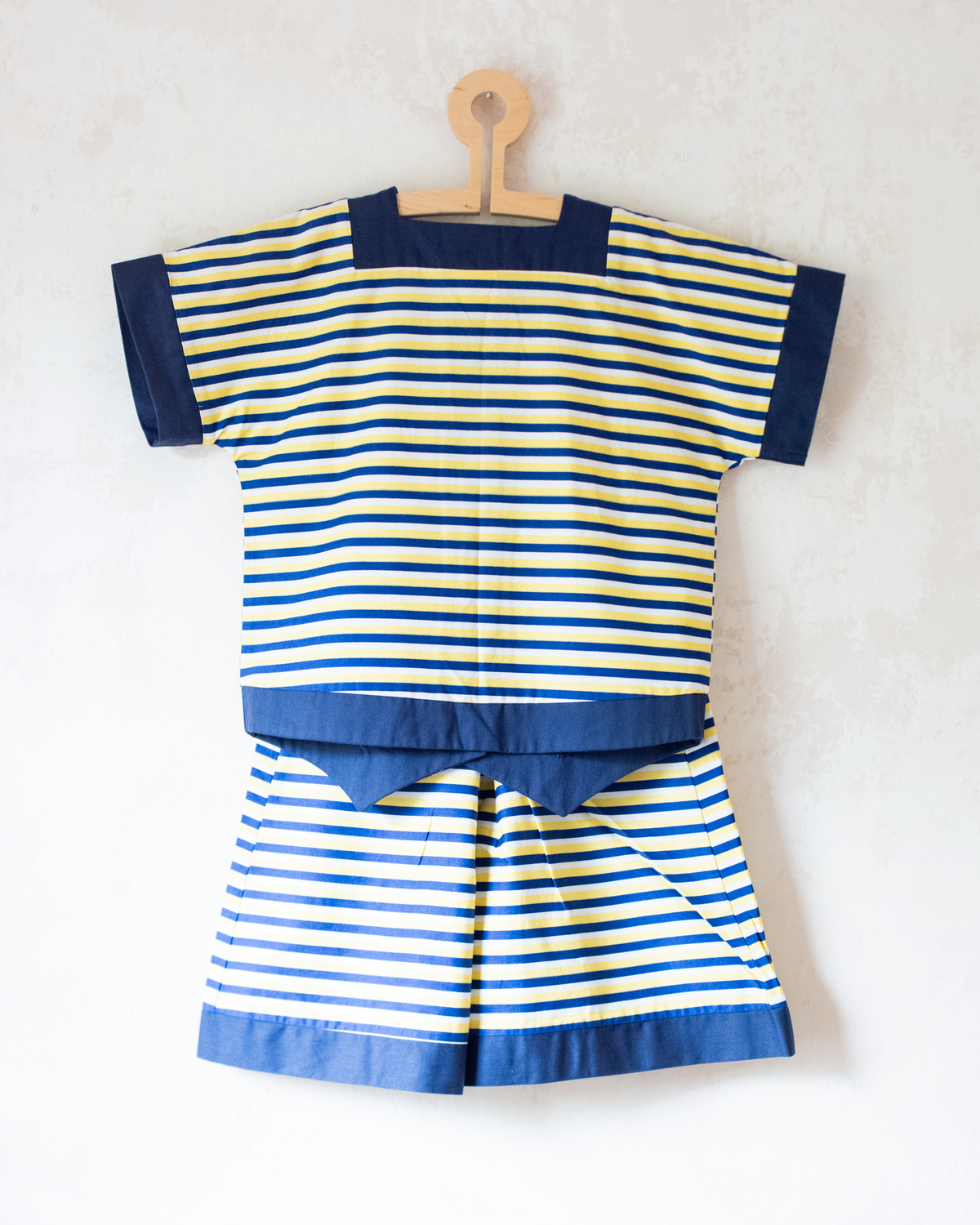 Stripes and pearl button set | Dead stock from England | 10-11 years