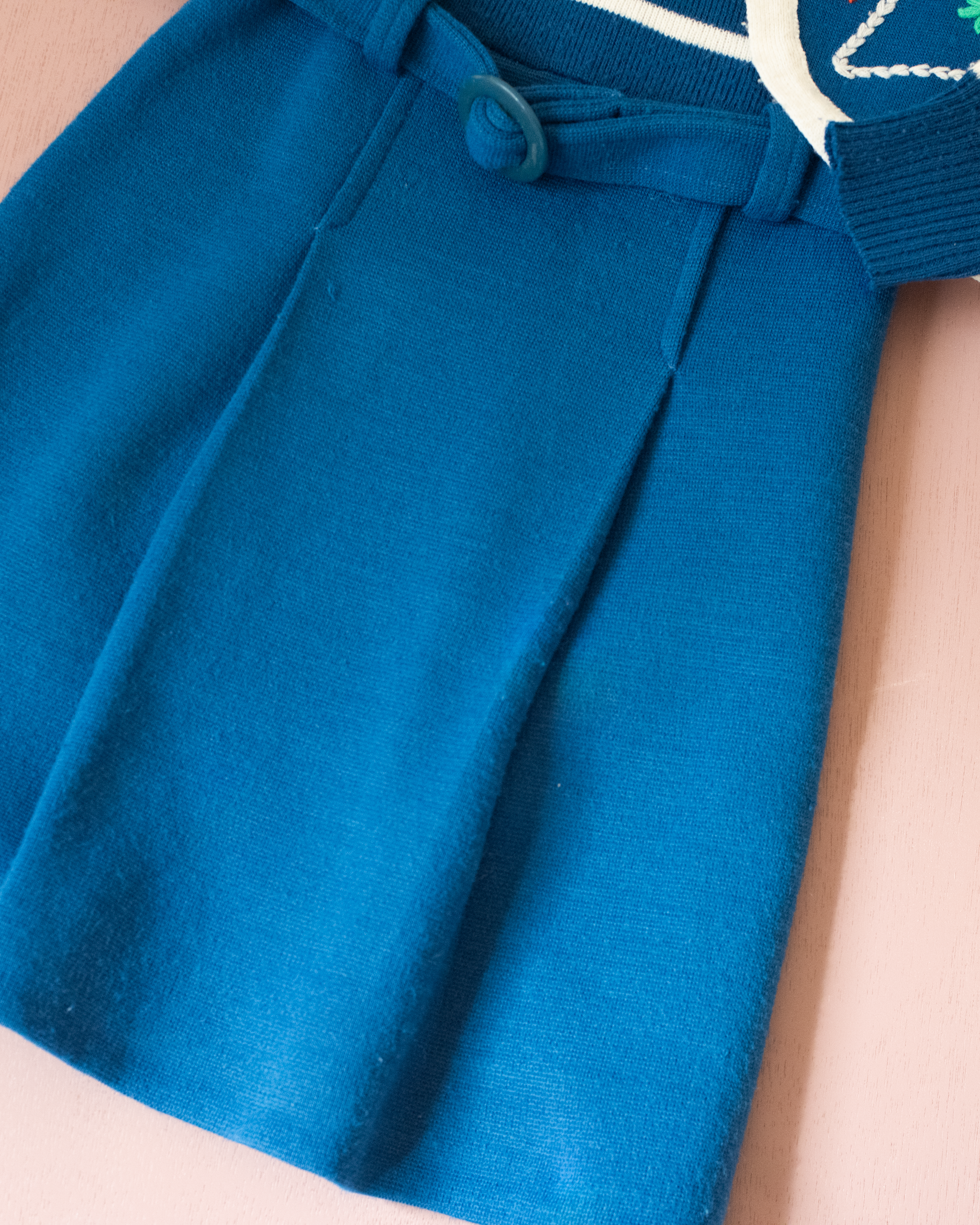 שמלה ואפודה בכחול ולבן עם פרחים | 5-6 שנים