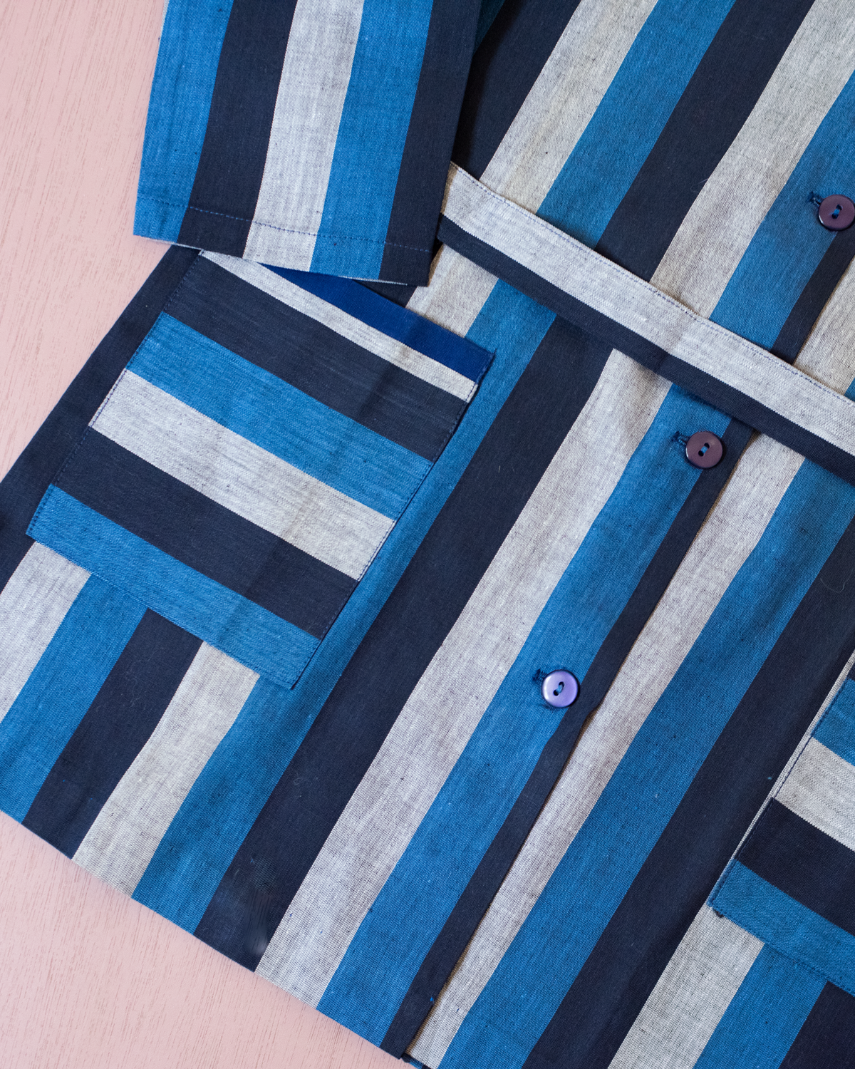 Striped shirt with belt at the waist | French deadstock from the seventies | 7-8 years