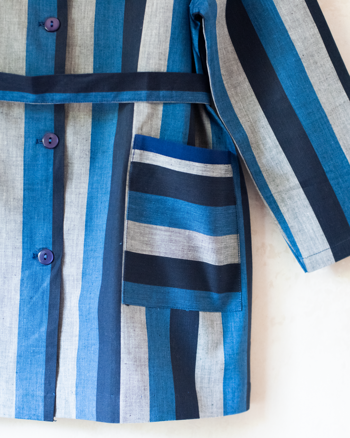 Striped shirt with belt at the waist | French deadstock from the seventies | 7-8 years