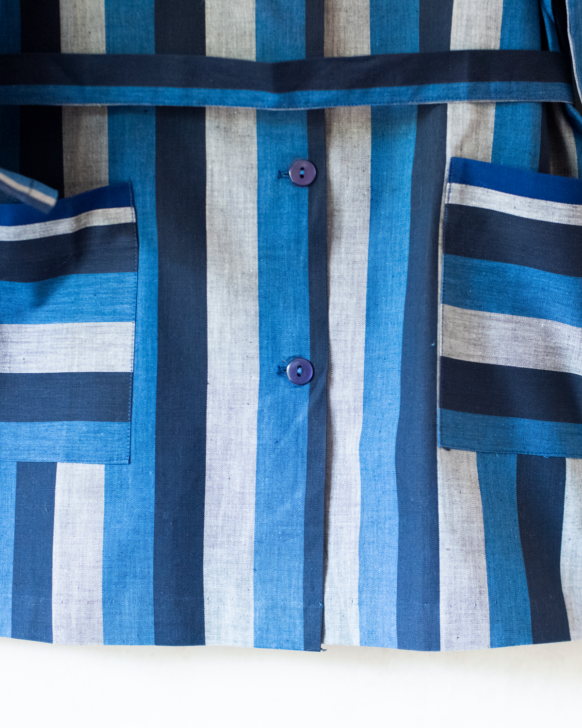 Striped shirt with belt at the waist | French deadstock from the seventies | 7-8 years