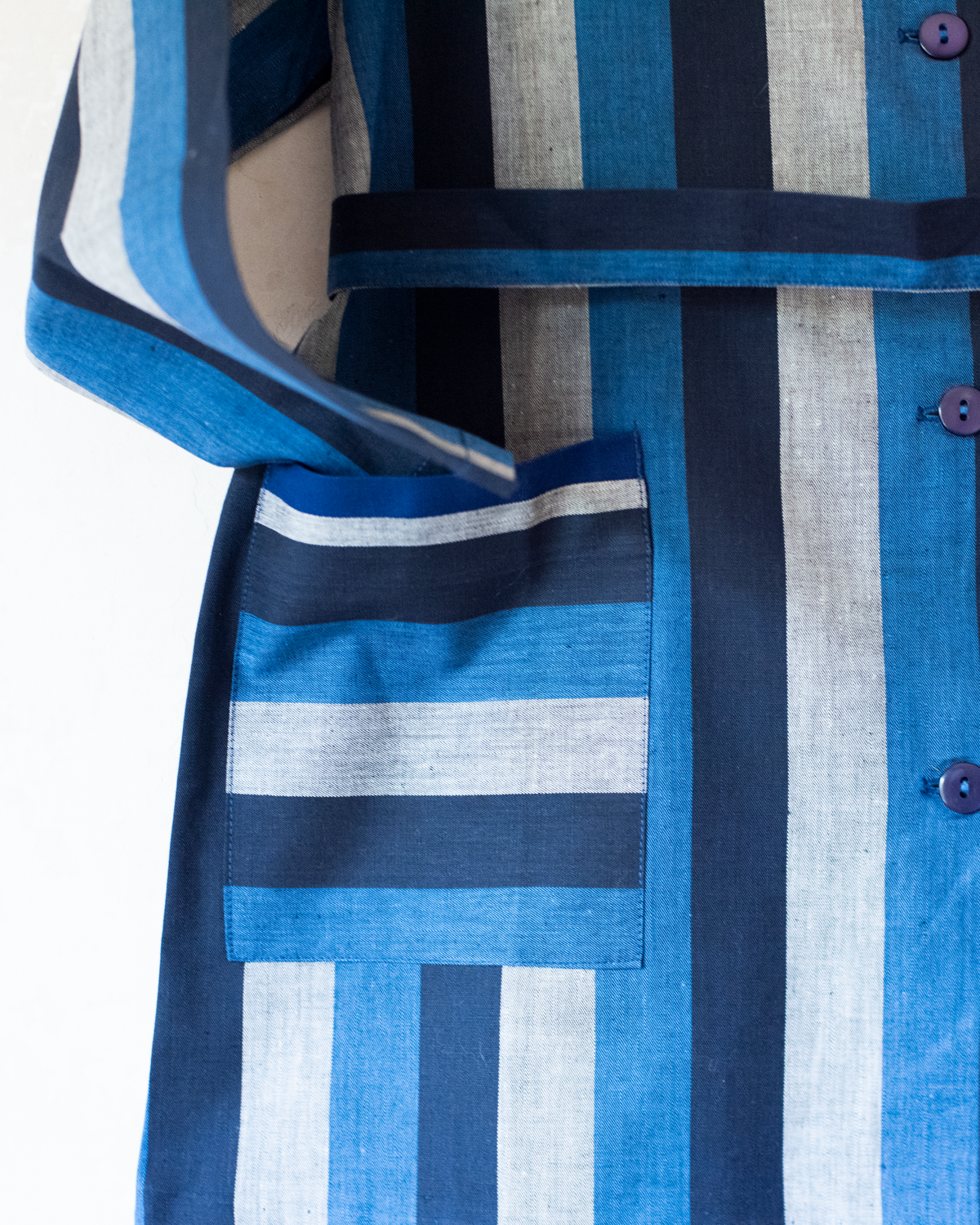 Striped shirt with belt at the waist | French deadstock from the seventies | 7-8 years