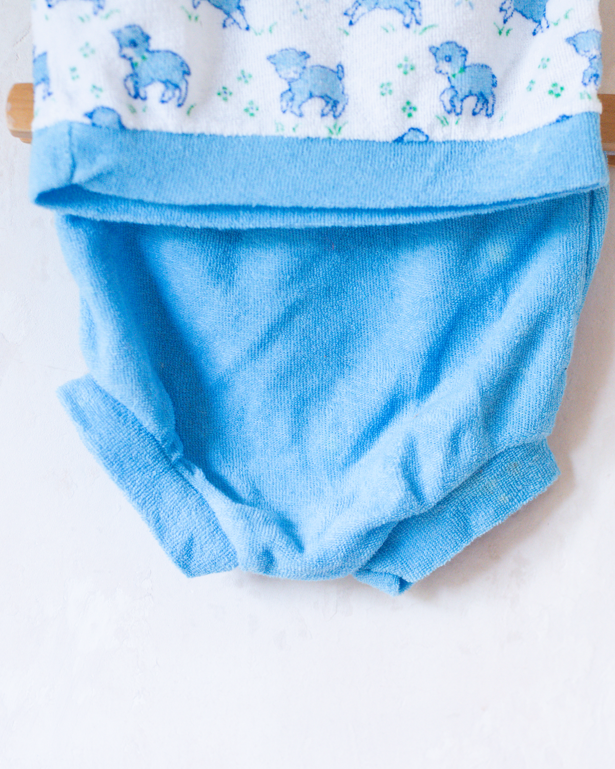 Towel fabric set with sheep in light blue | 18-24 months