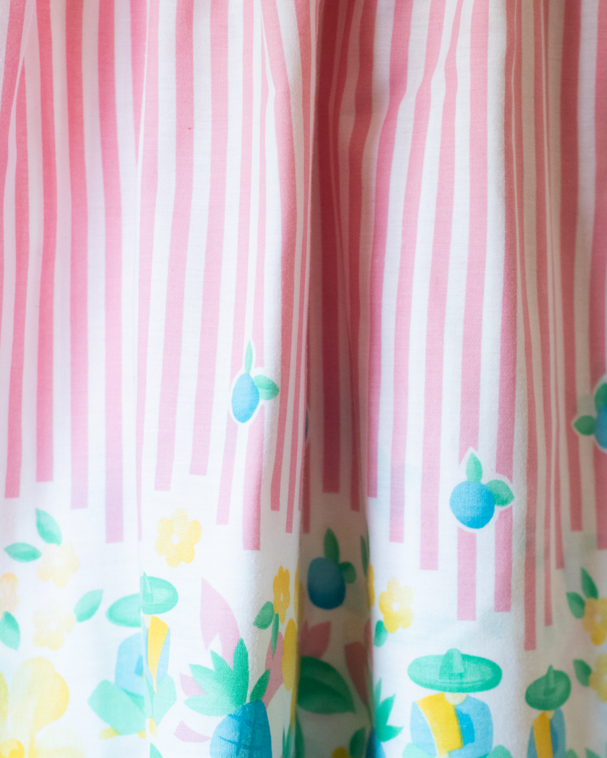Pink and white striped dress with blueberries, sombrero and flowers | 6-7 years