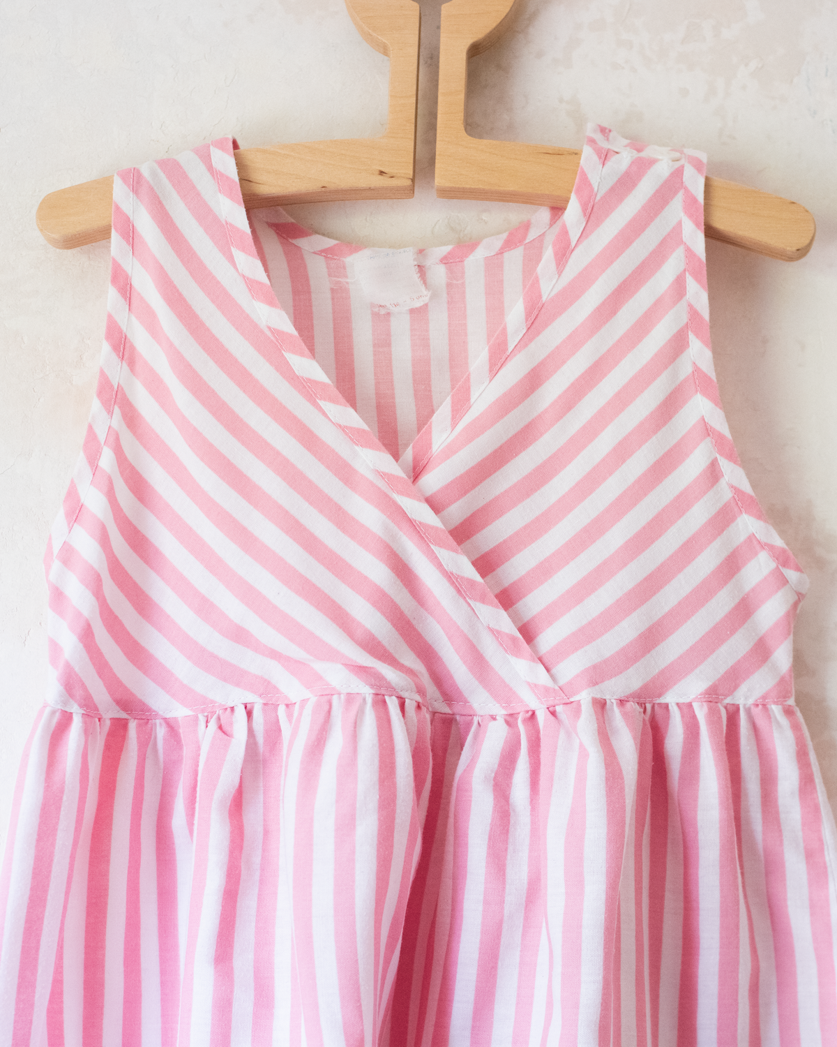 Pink and white striped dress with blueberries, sombrero and flowers | 6-7 years