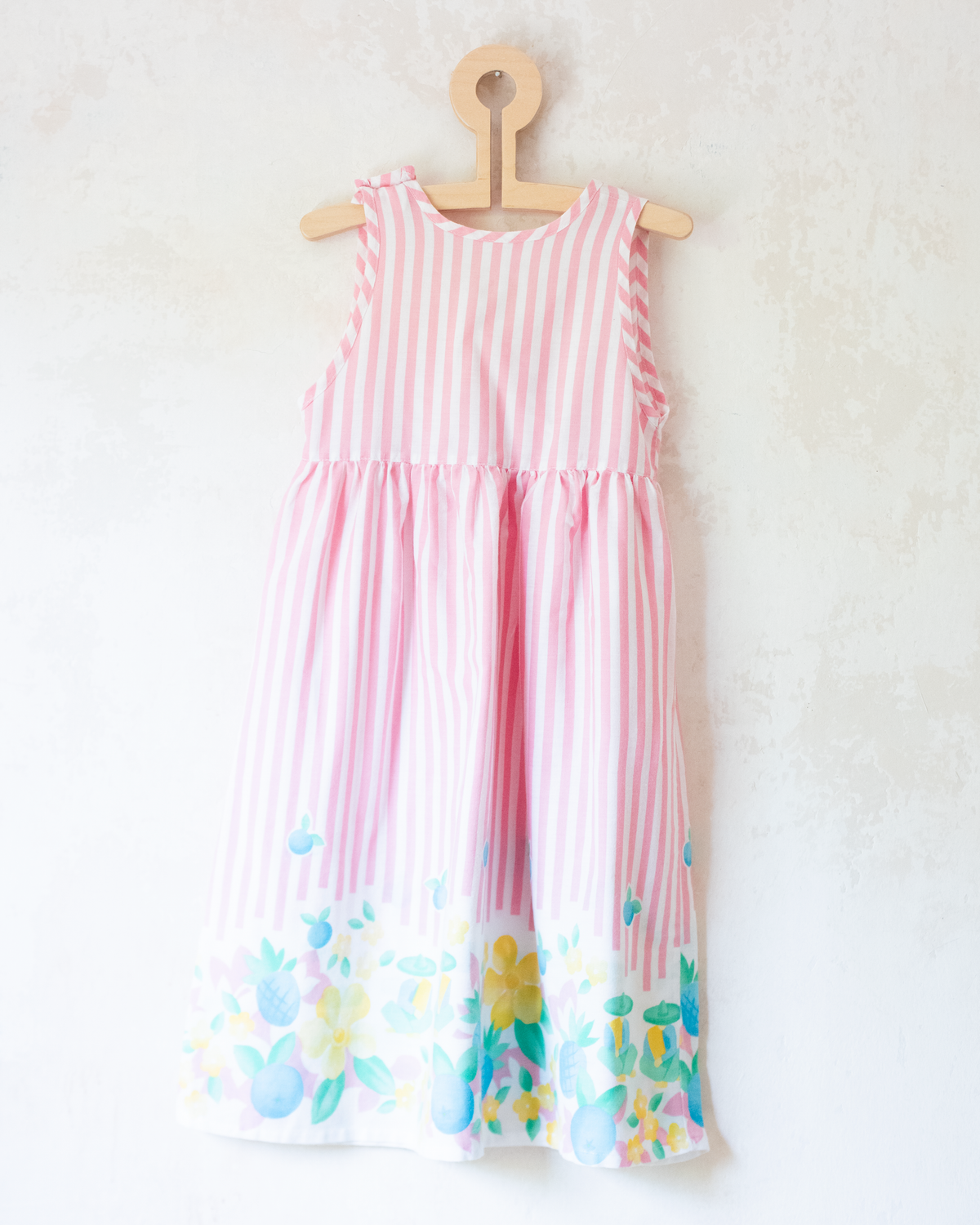 Pink and white striped dress with blueberries, sombrero and flowers | 6-7 years