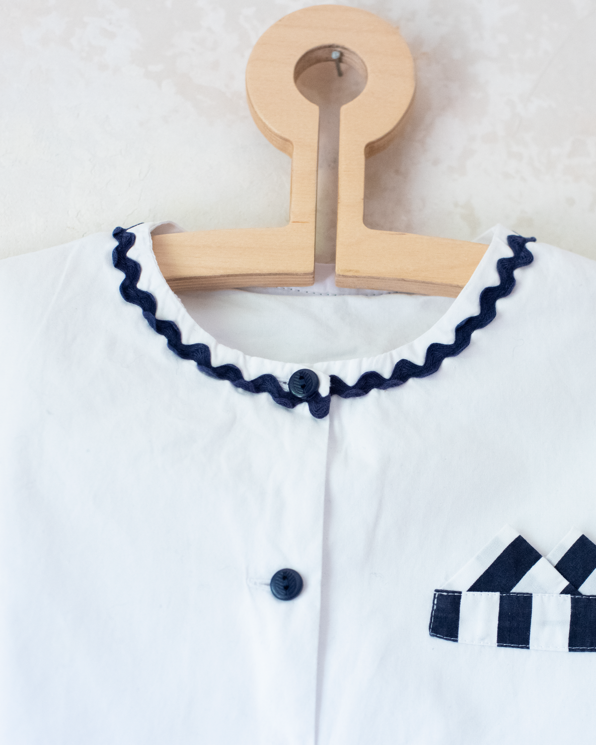 White camisole with lace and pocket | 9-10 years