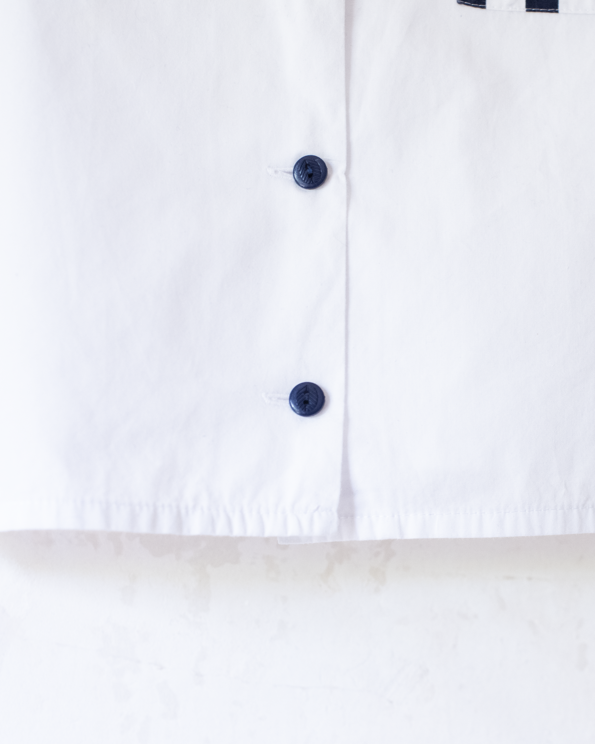 חולצת בטן לבנה עם תחרה וכיס | 9-10 שנים