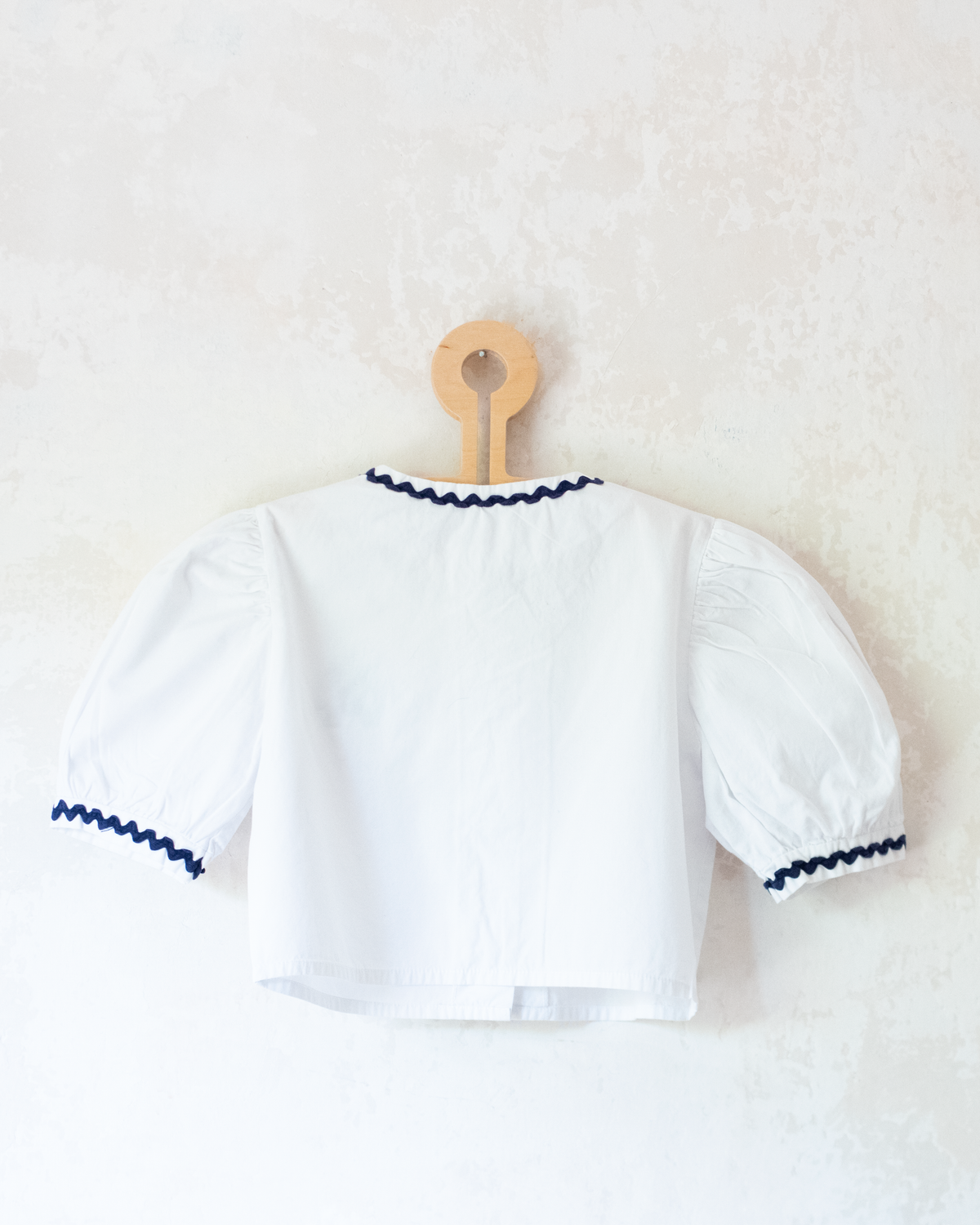 White camisole with lace and pocket | 9-10 years
