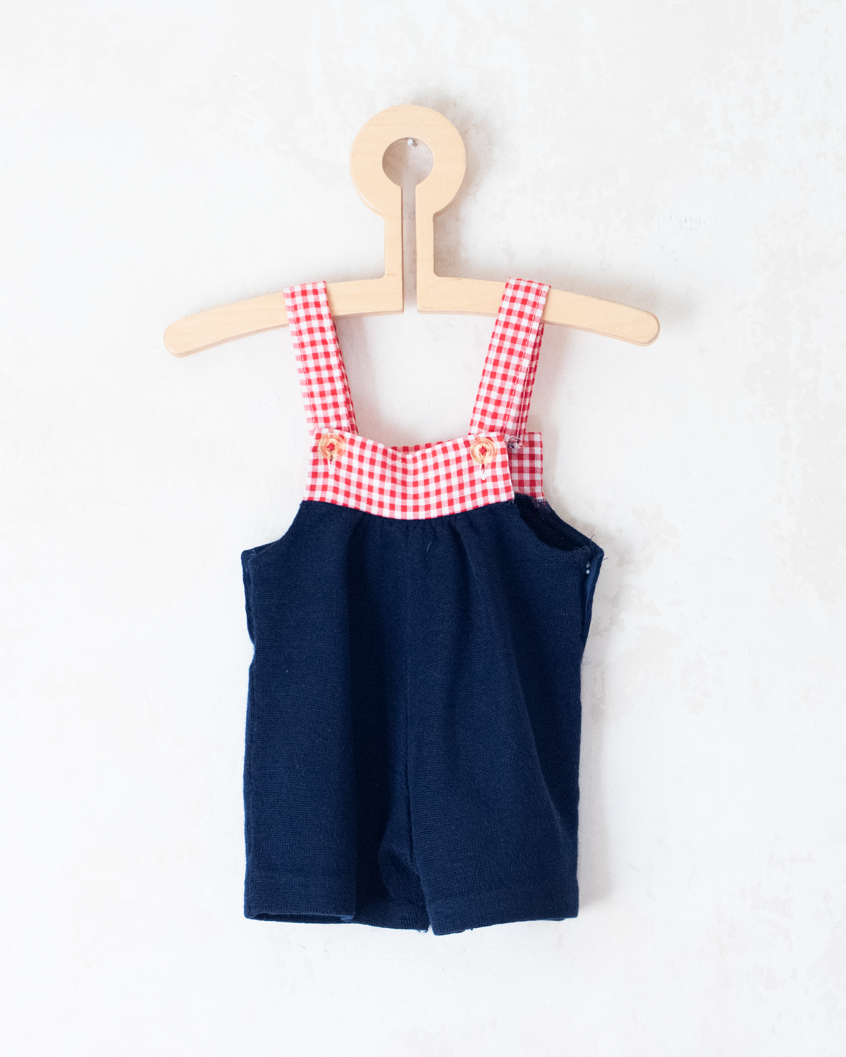 Short checkered romper with an embroidered horse | 0-3 months