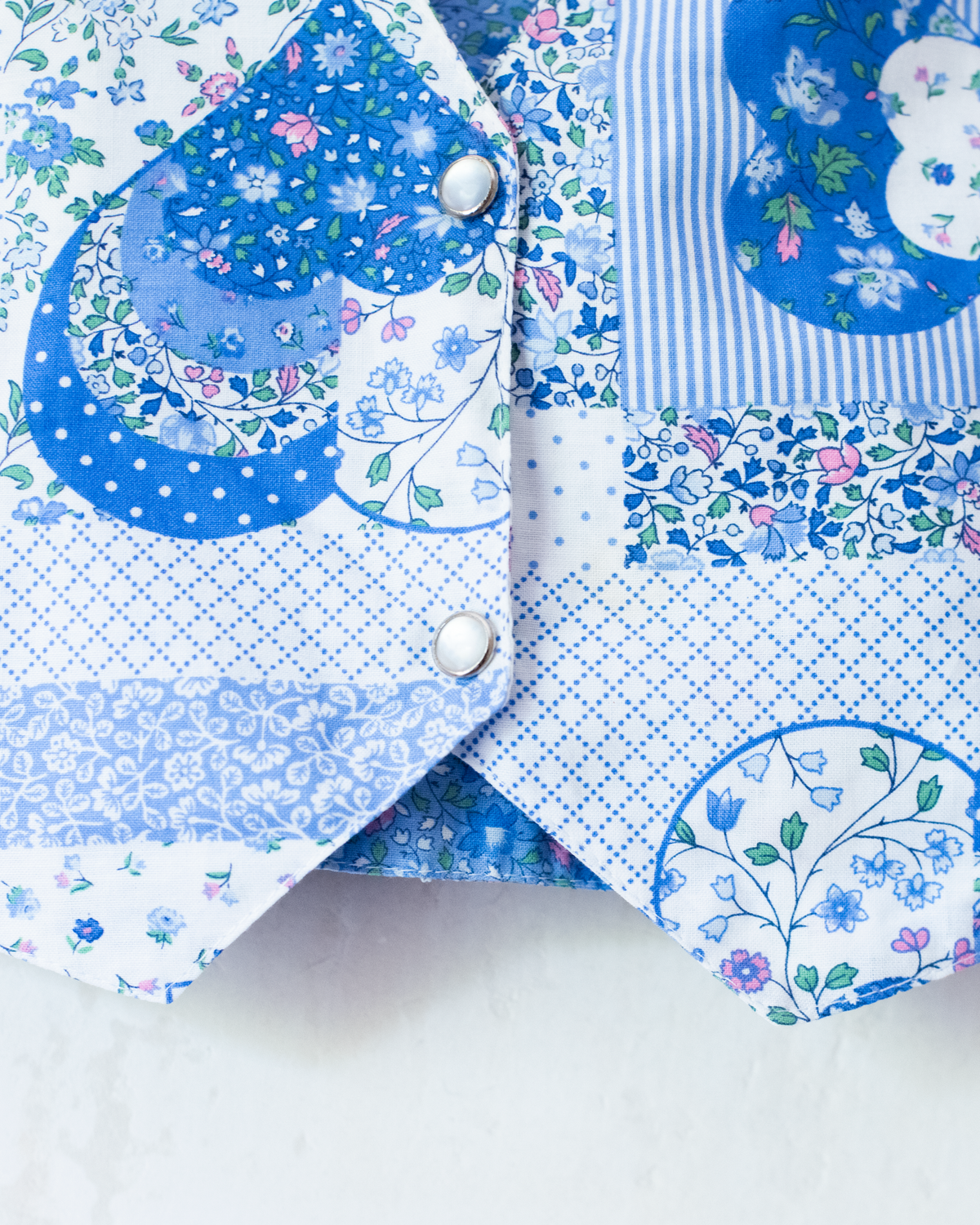 Nostalgic cardigan with patchwork print | 9-12 months