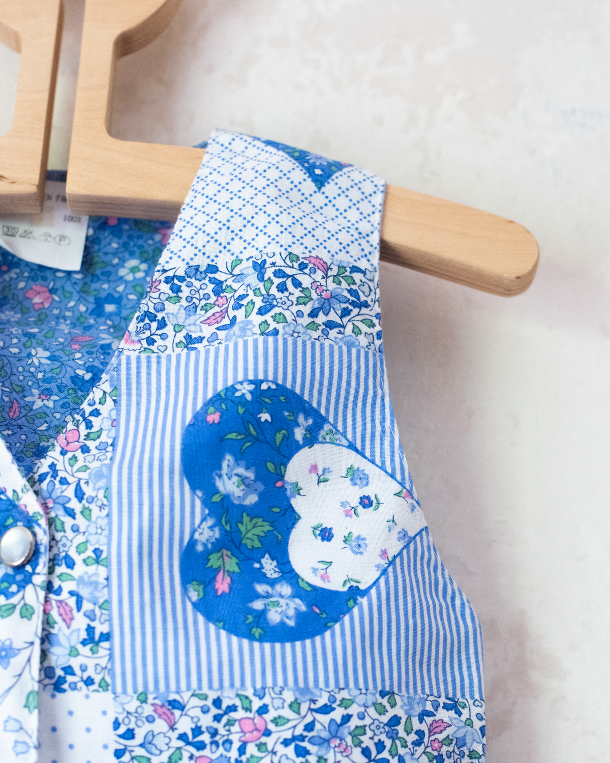 Nostalgic cardigan with patchwork print | 9-12 months