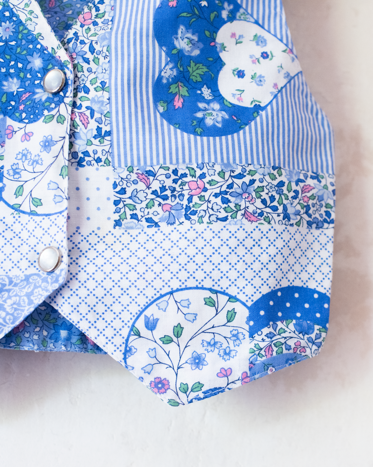 Nostalgic cardigan with patchwork print | 9-12 months