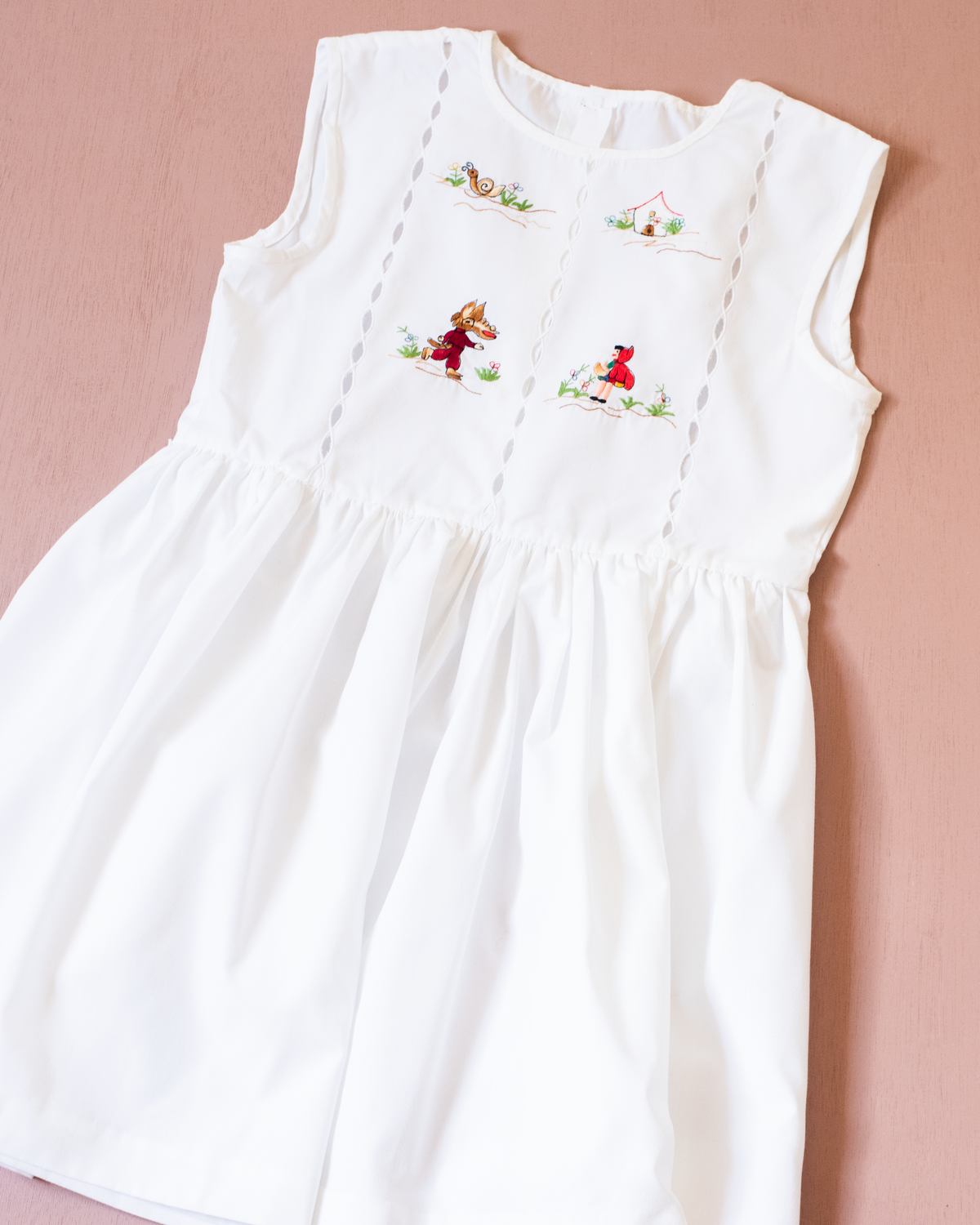 White dress with Little Red Riding Hood embroidery | 4-5 years