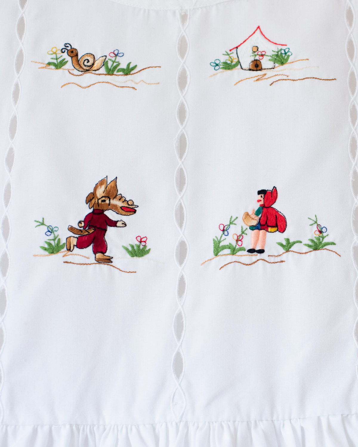 White dress with Little Red Riding Hood embroidery | 4-5 years