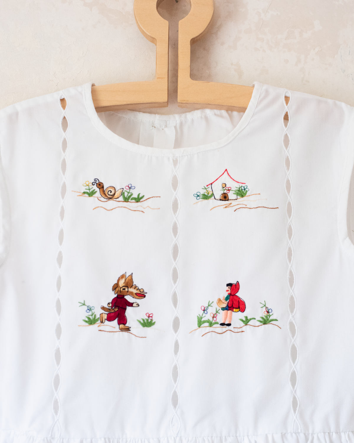 White dress with Little Red Riding Hood embroidery | 4-5 years