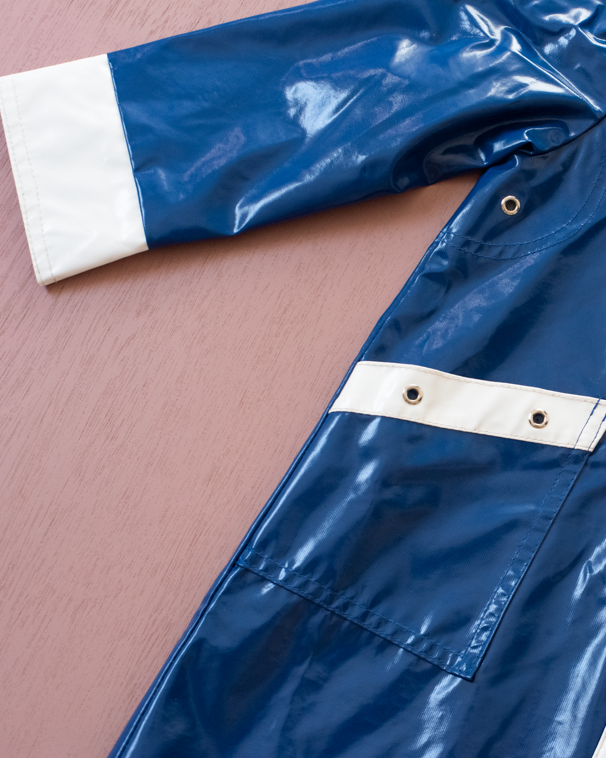 Blue raincoat with anchor buttons | 4-5 years