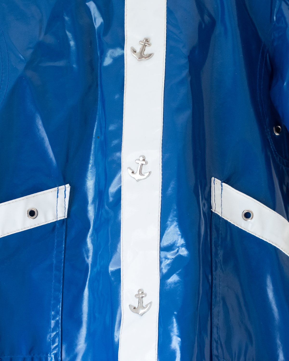Blue raincoat with anchor buttons | 4-5 years
