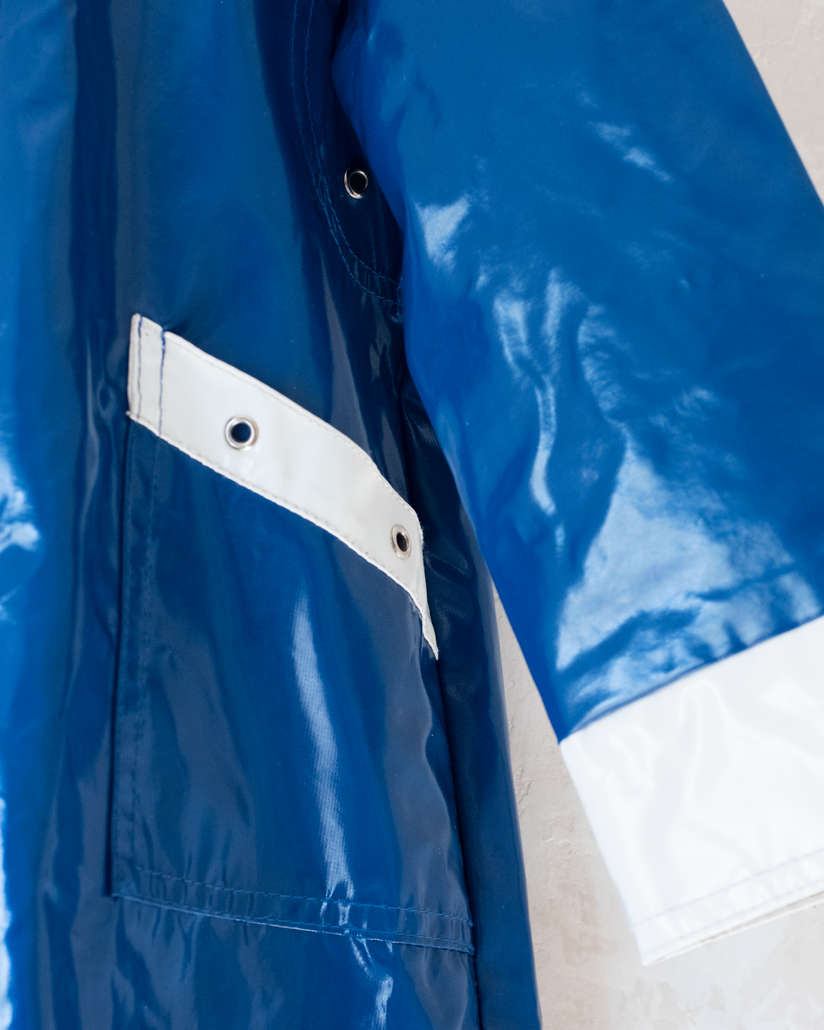 Blue raincoat with anchor buttons | 4-5 years