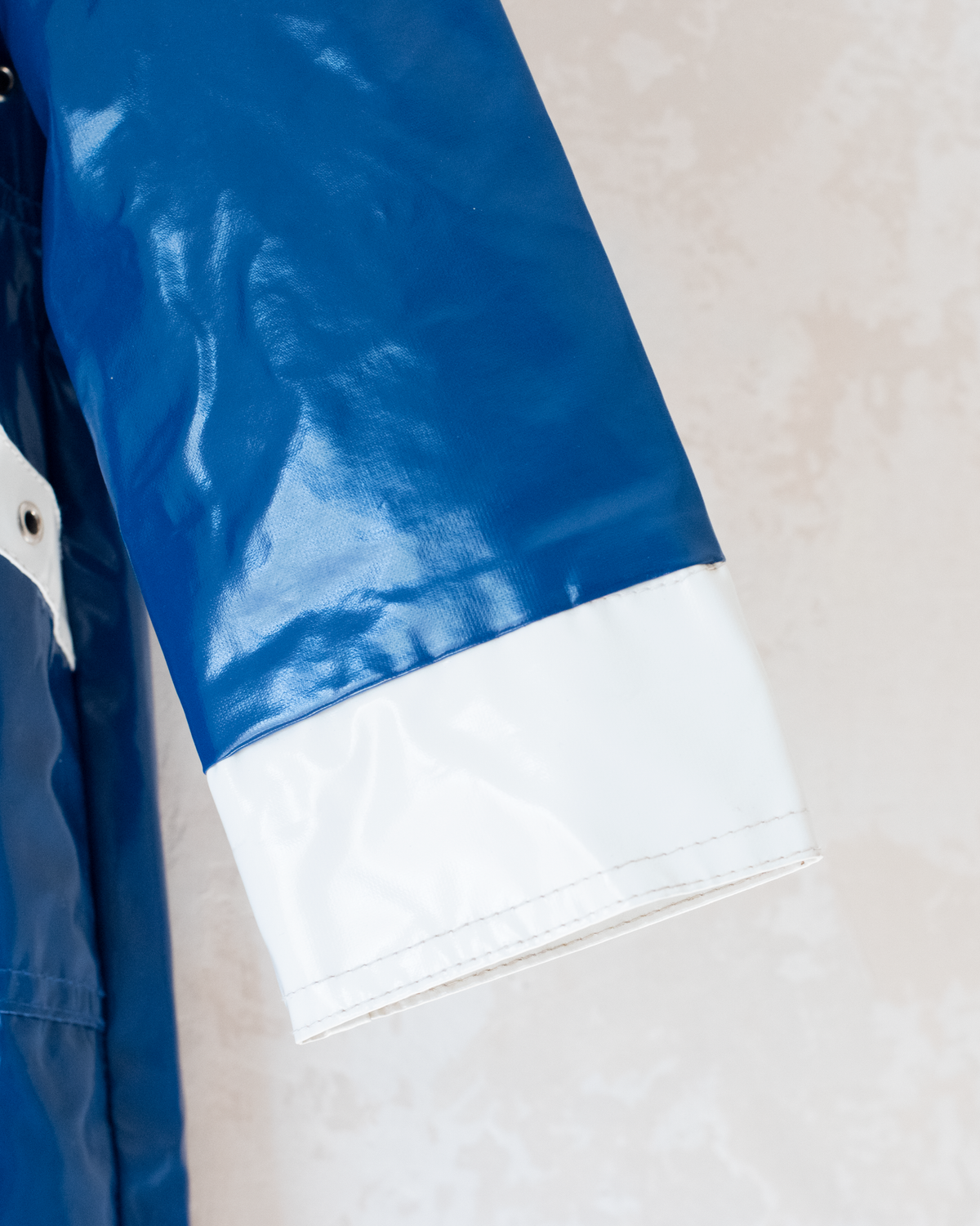 Blue raincoat with anchor buttons | 4-5 years