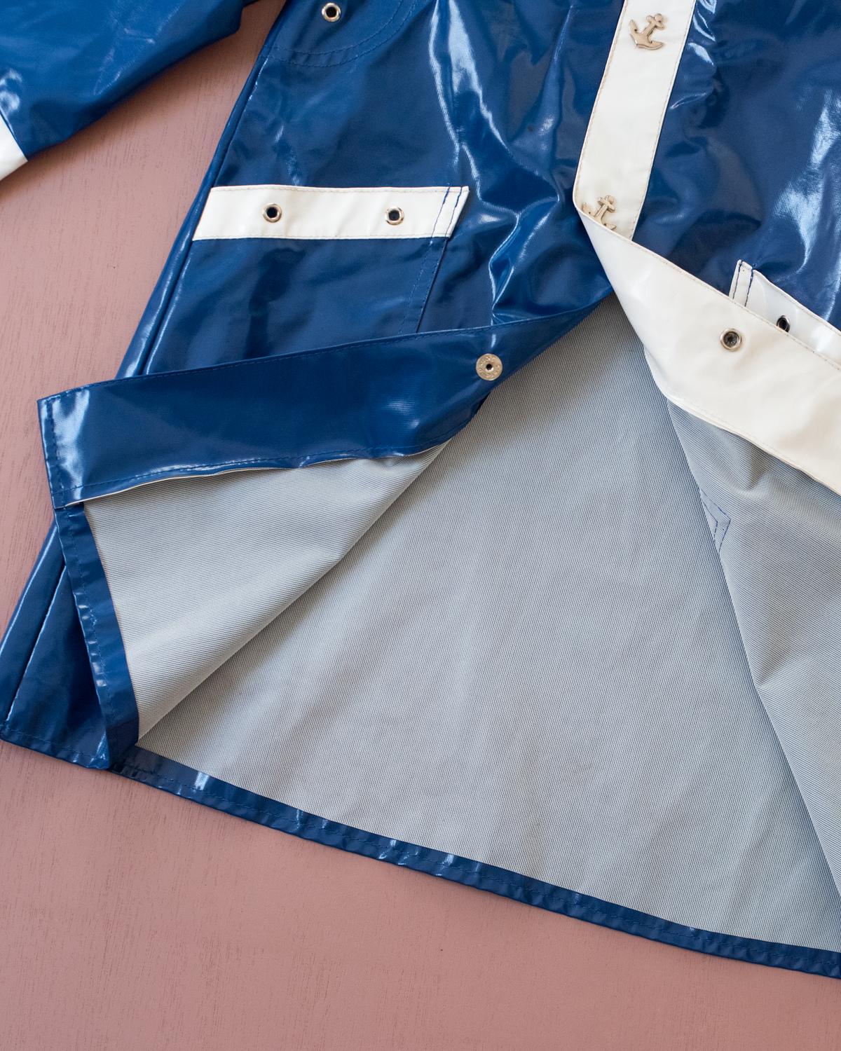 Blue raincoat with anchor buttons | 4-5 years