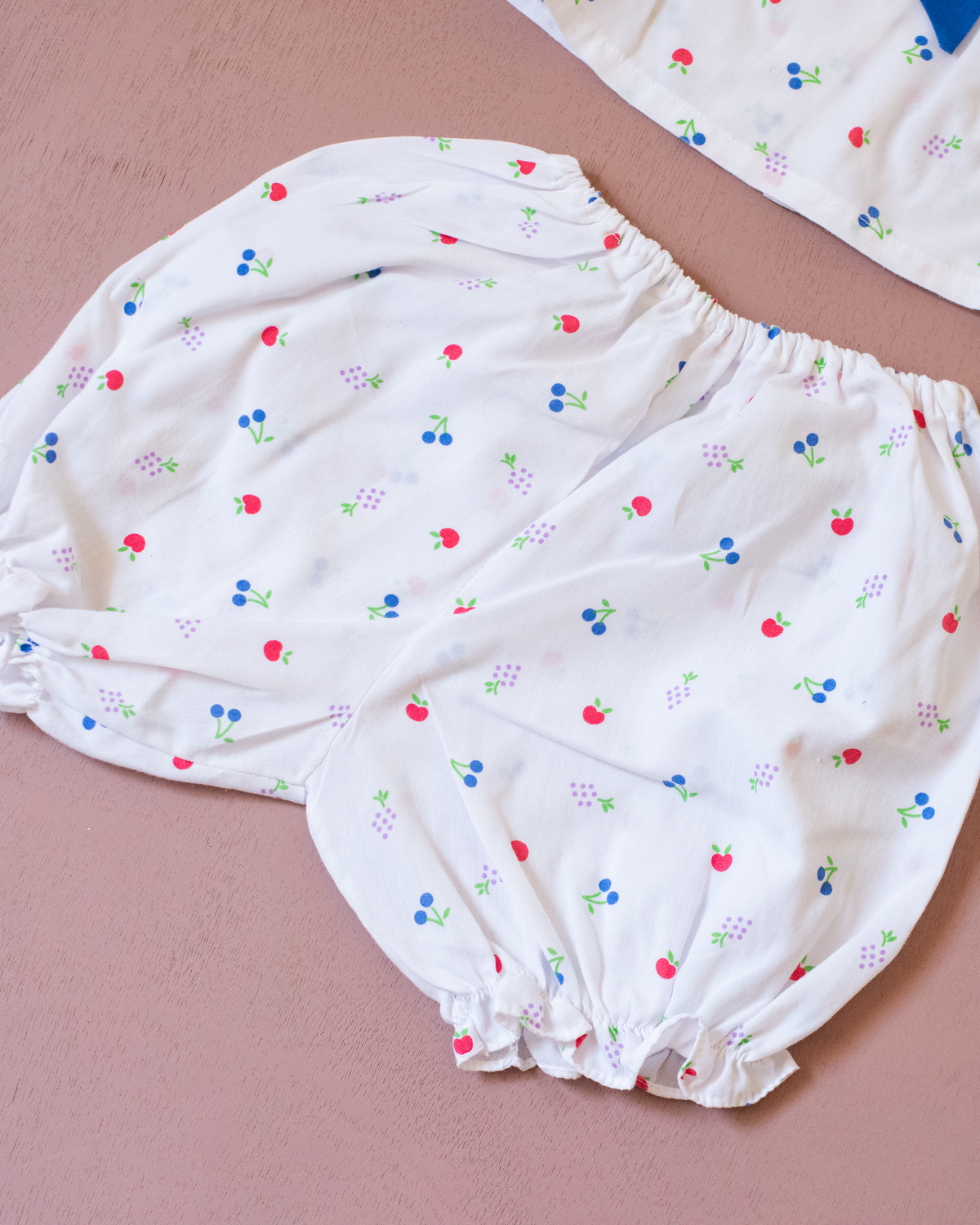 Set with colorful fruits and blue ribbons | 12-18 months