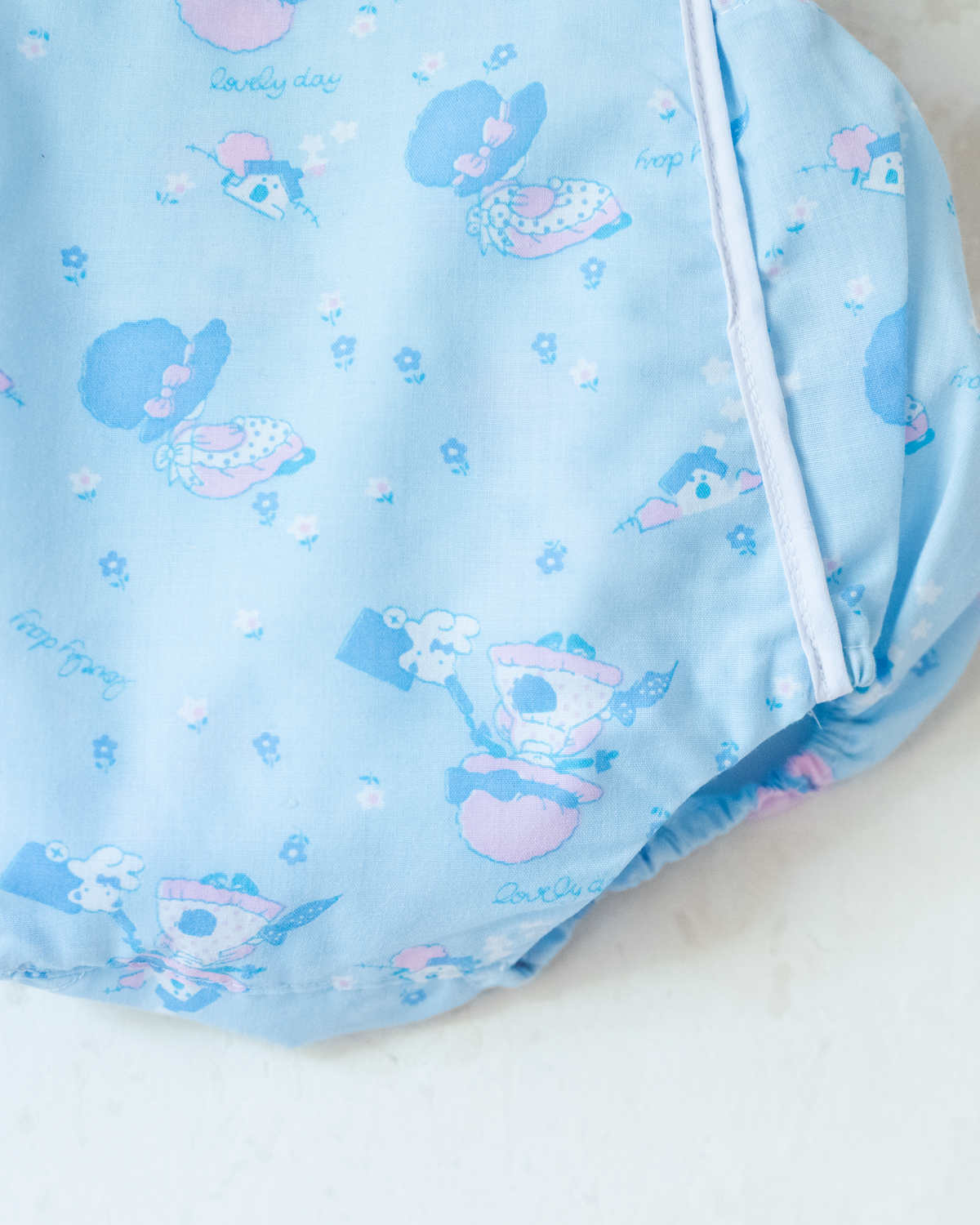 Light blue romper with girls and flowers | 6-9 months