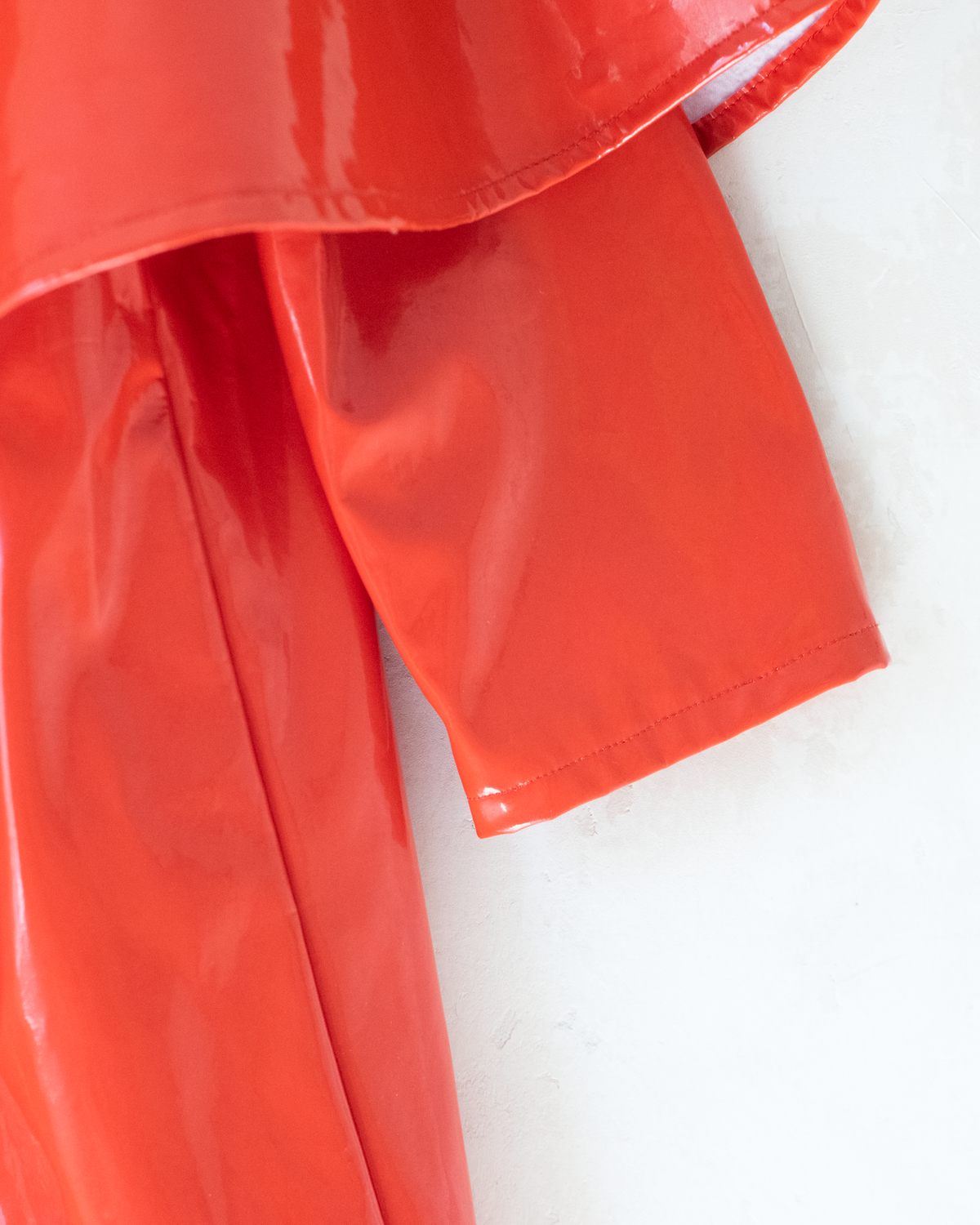 Wide red raincoat with poncho | 8-9 years
