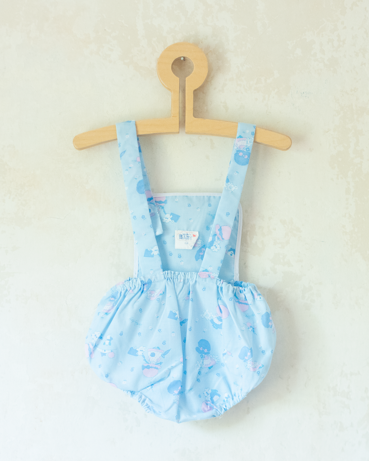 Light blue romper with girls and flowers | 6-9 months