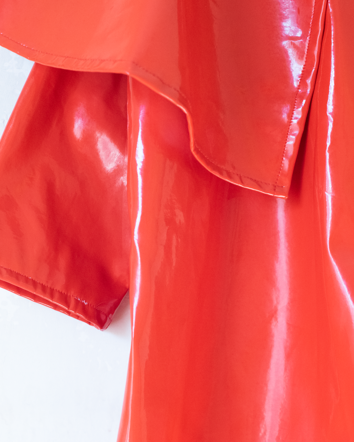 Wide red raincoat with poncho | 8-9 years
