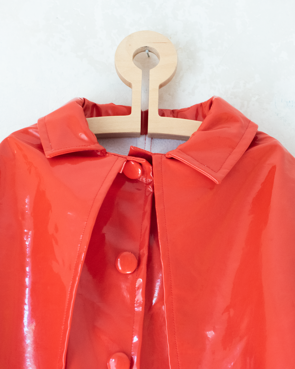 Wide red raincoat with poncho | 8-9 years