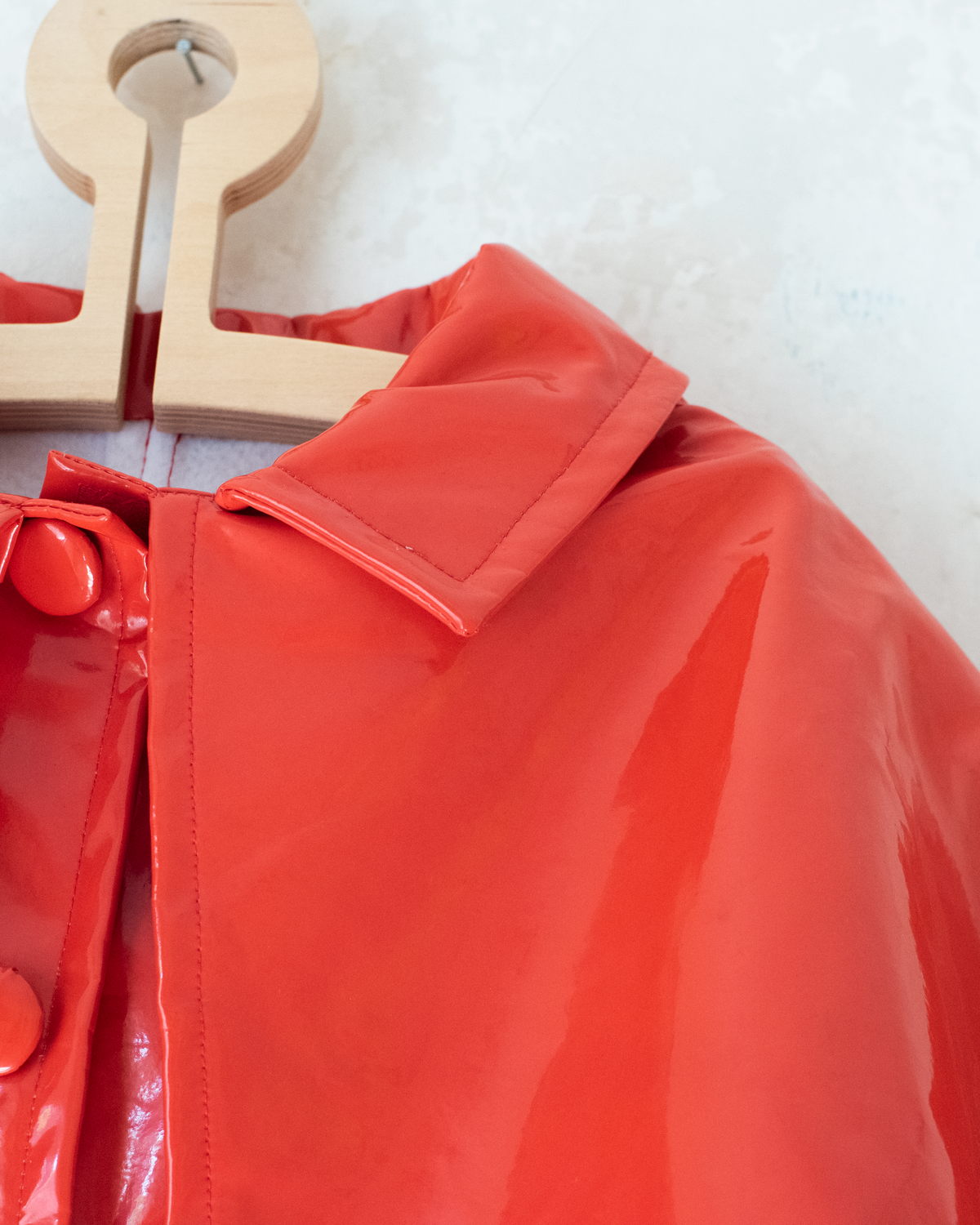 Wide red raincoat with poncho | 8-9 years