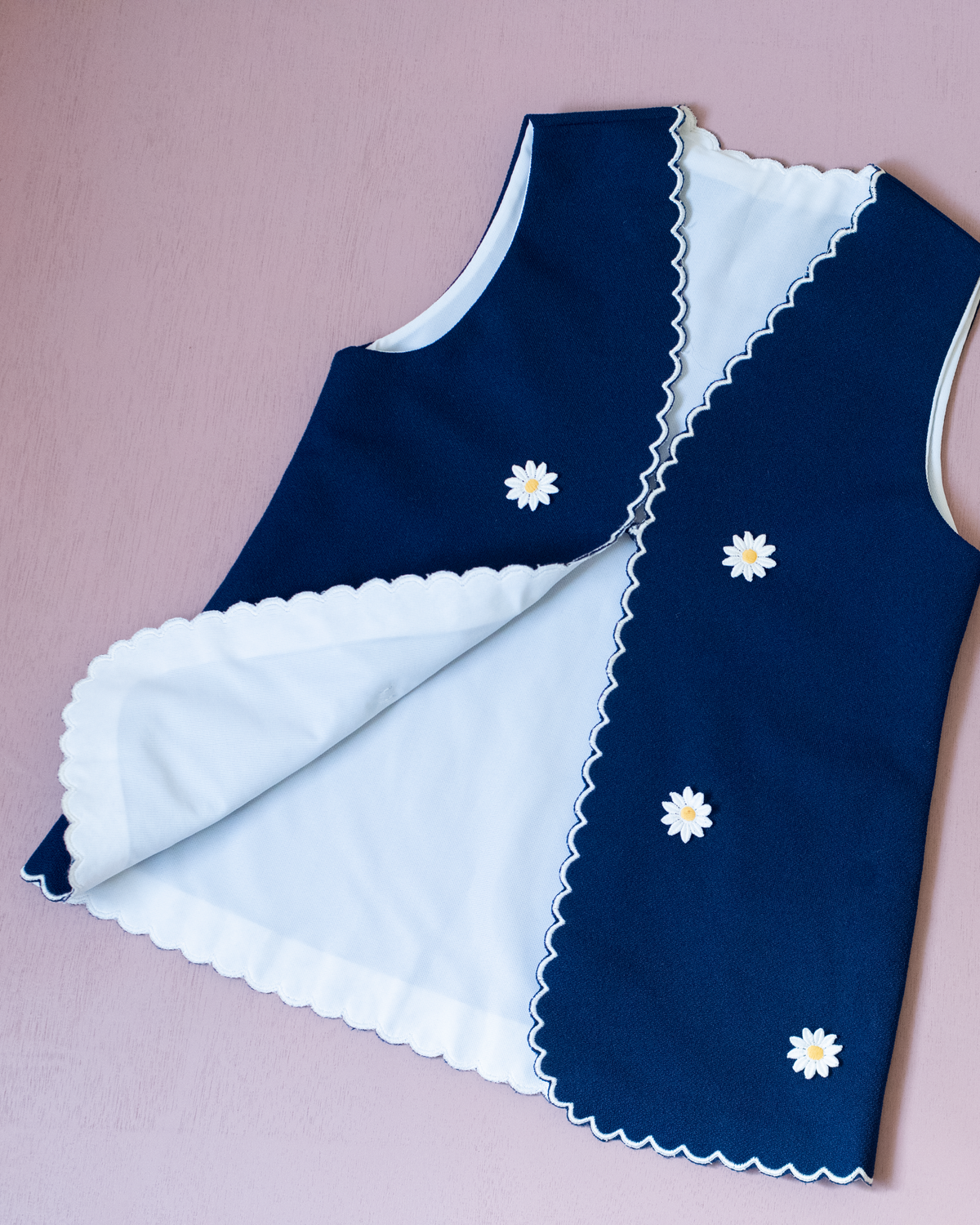 Blue cardigan with daisies | 8-10 years