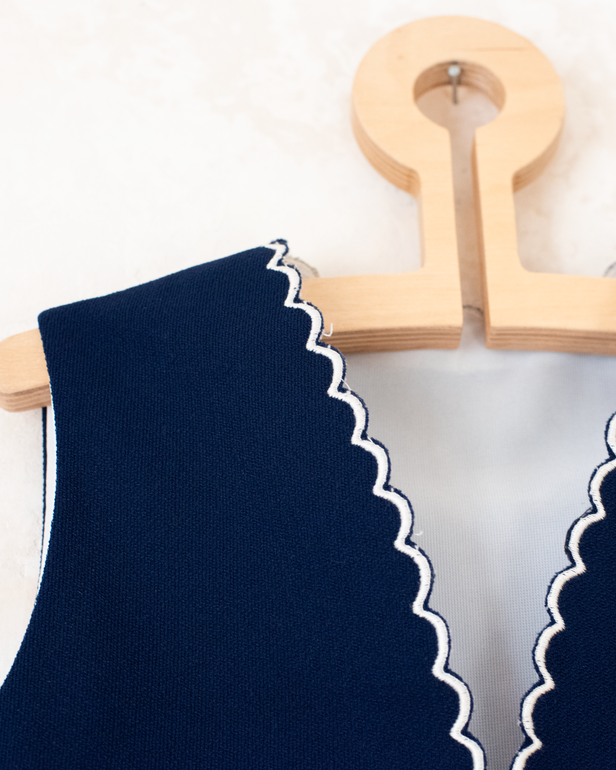 Blue cardigan with daisies | 8-10 years