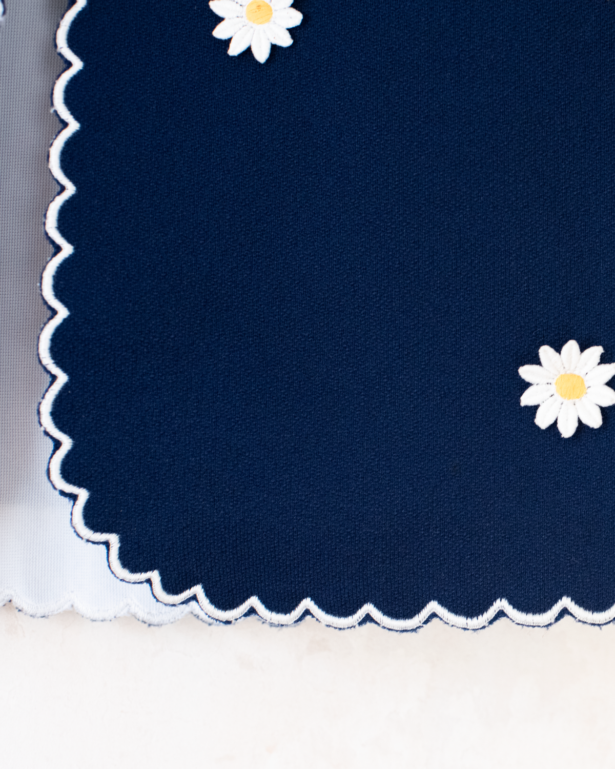 Blue cardigan with daisies | 8-10 years