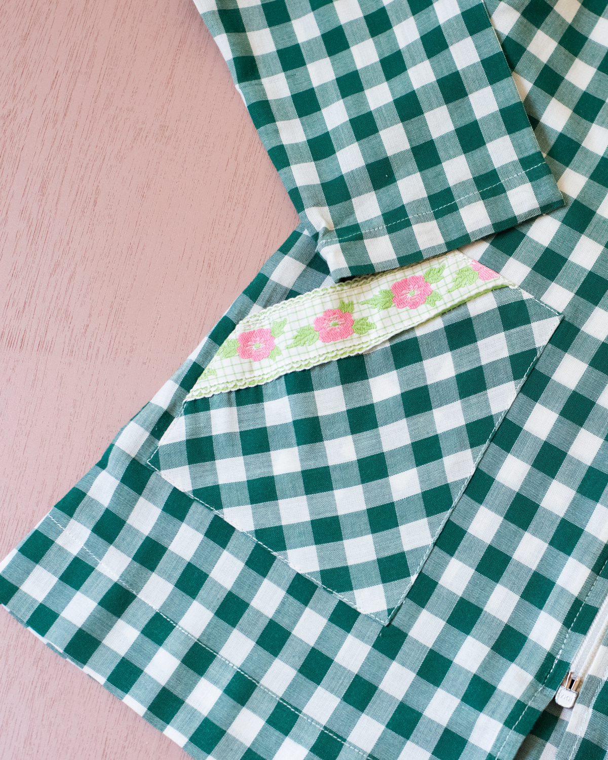 Green and white checkered shirt with flowers | 7-8 years