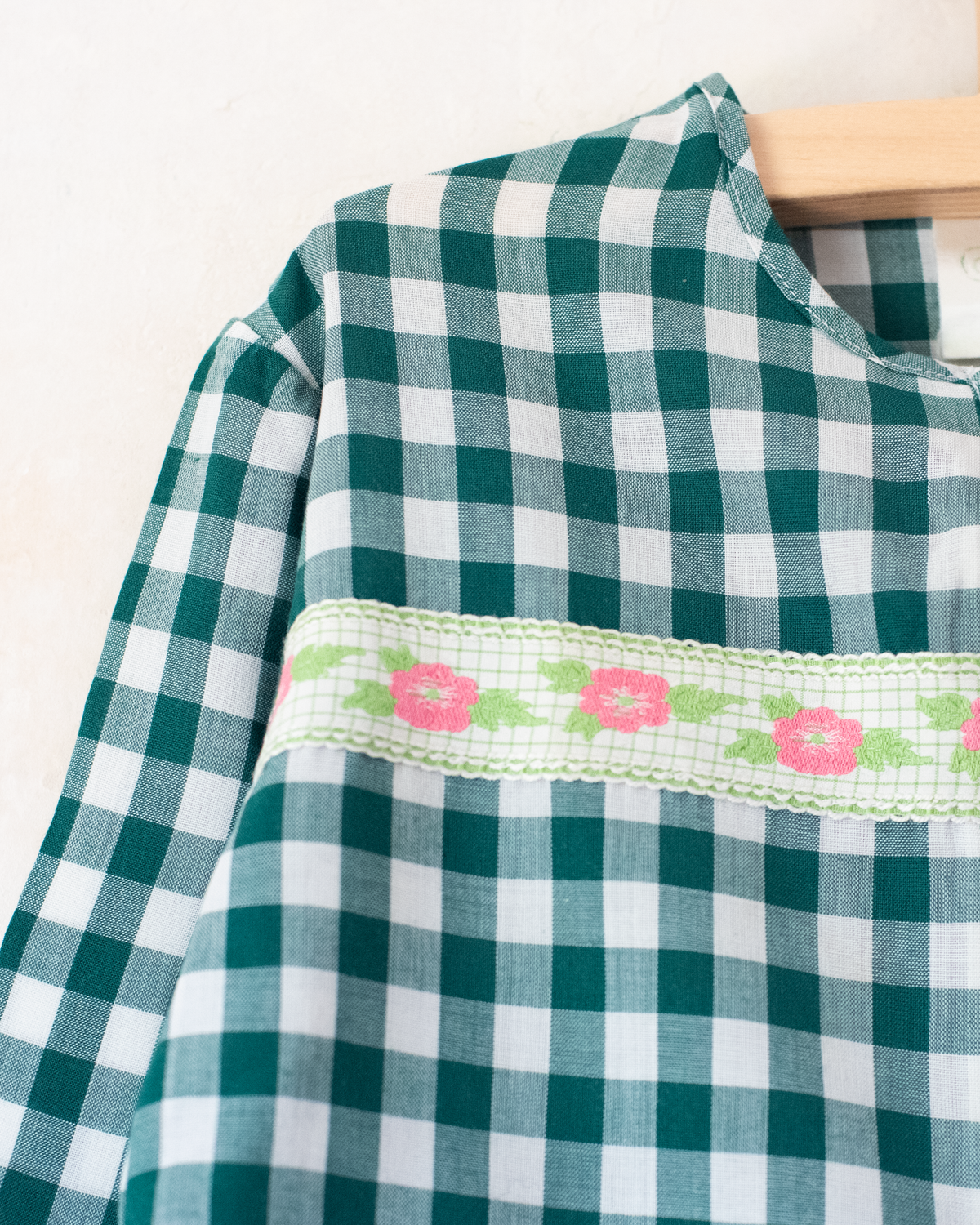 Green and white checkered shirt with flowers | 7-8 years